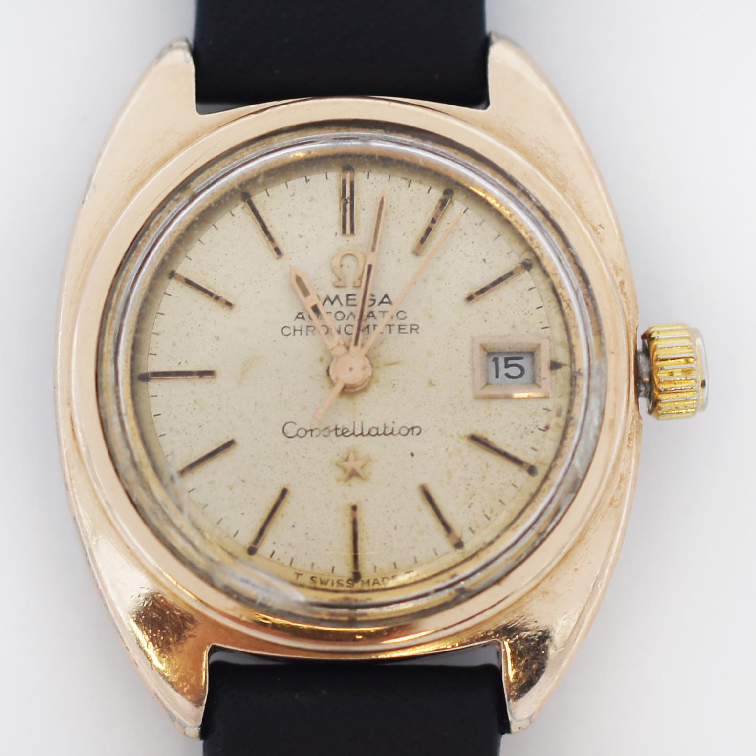 Omega Vintage 25 mm Constellation Automatic Chronometer Watch In Fair Condition For Sale In San Fernando, CA