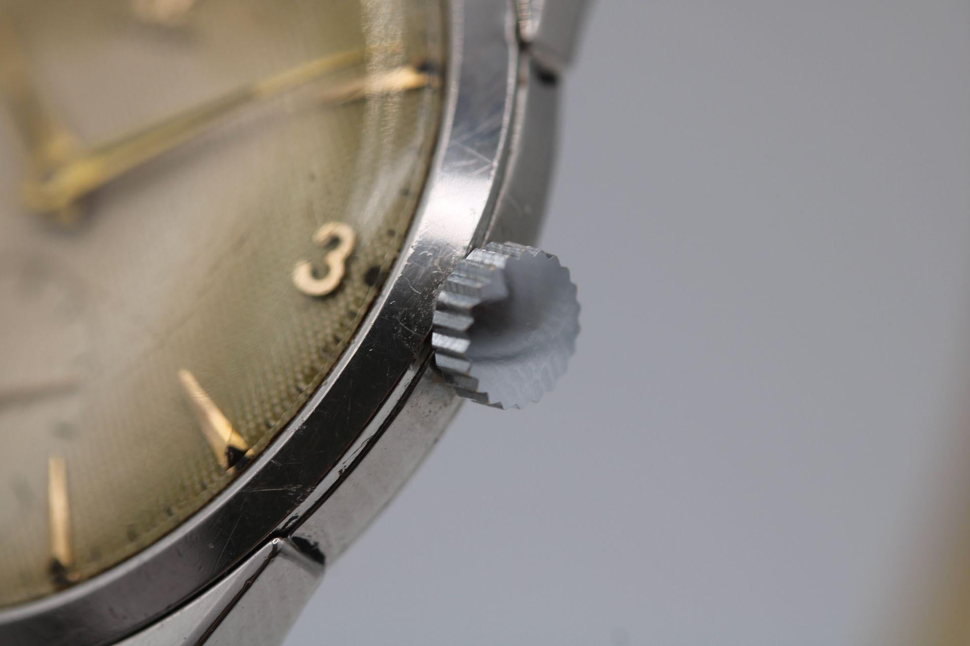 Omega Vintage 2791 Honeycomb c.1950s In Fair Condition For Sale In London, GB