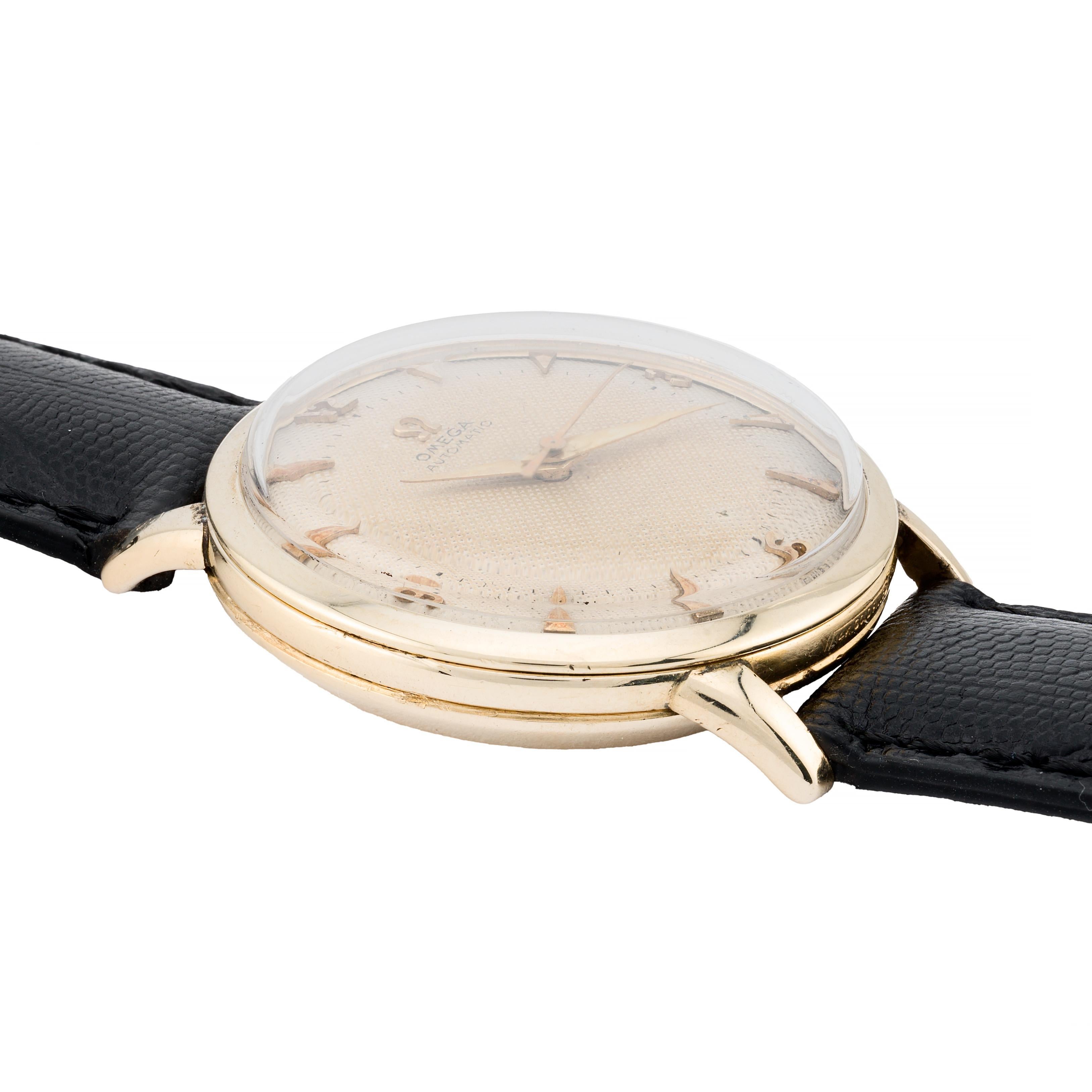 Omega Vintage Bumper Automatic Mens Dress Wrist Watch in Yellow Gold Filled Excellent état à Boston, MA