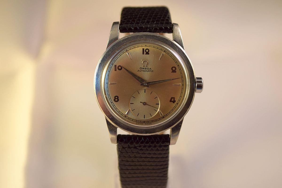 Omega Vintage Bumper Steelo case In Good Condition For Sale In London, GB