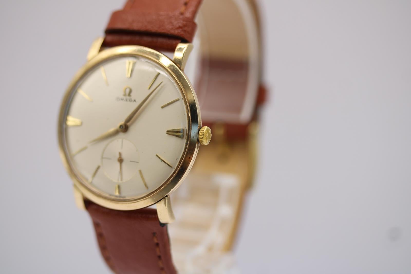 Omega Vintage Calibre 510 de cuerda manual - Oro de 9 ct 1956 en venta 10
