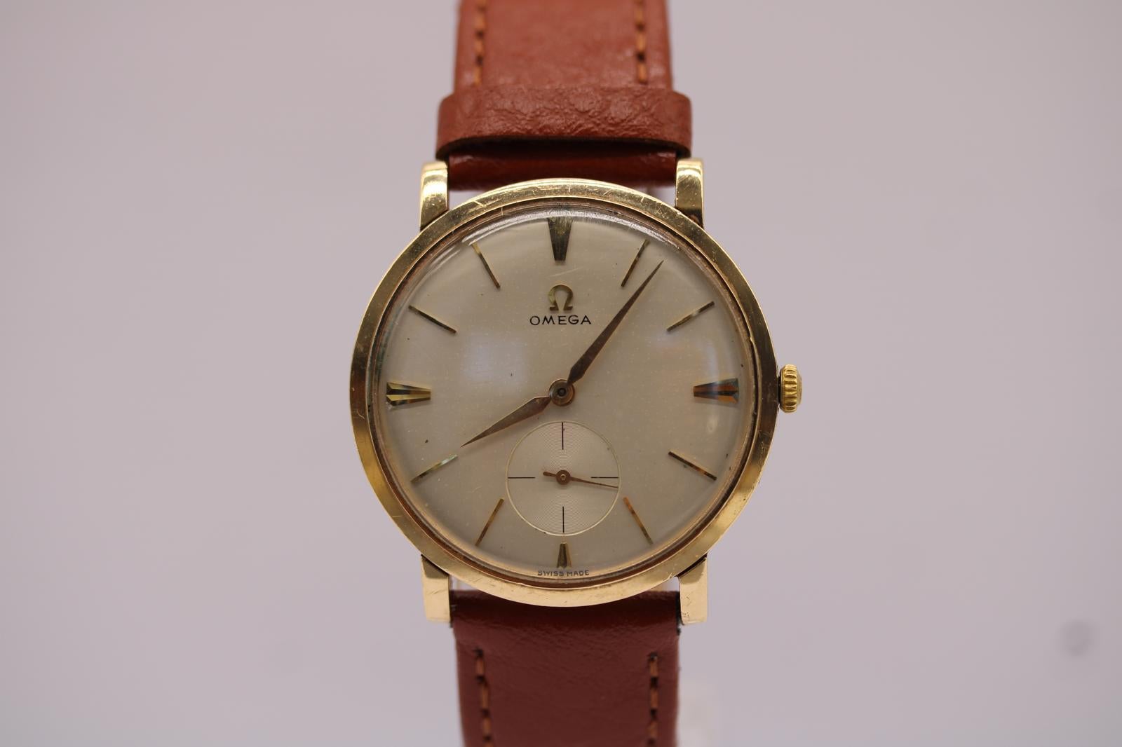 Omega Vintage Calibre 510 de cuerda manual - Oro de 9 ct 1956 en venta 11