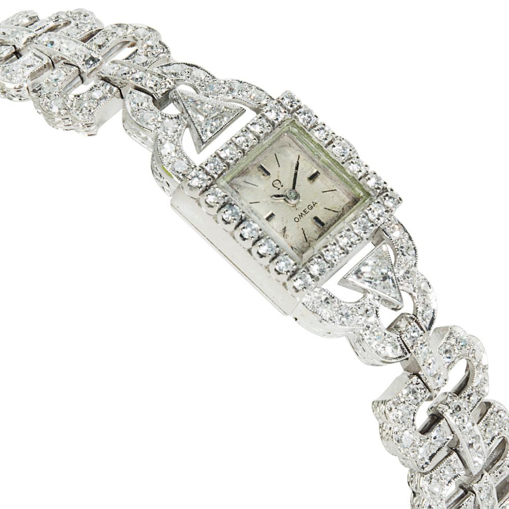 details quartz watch