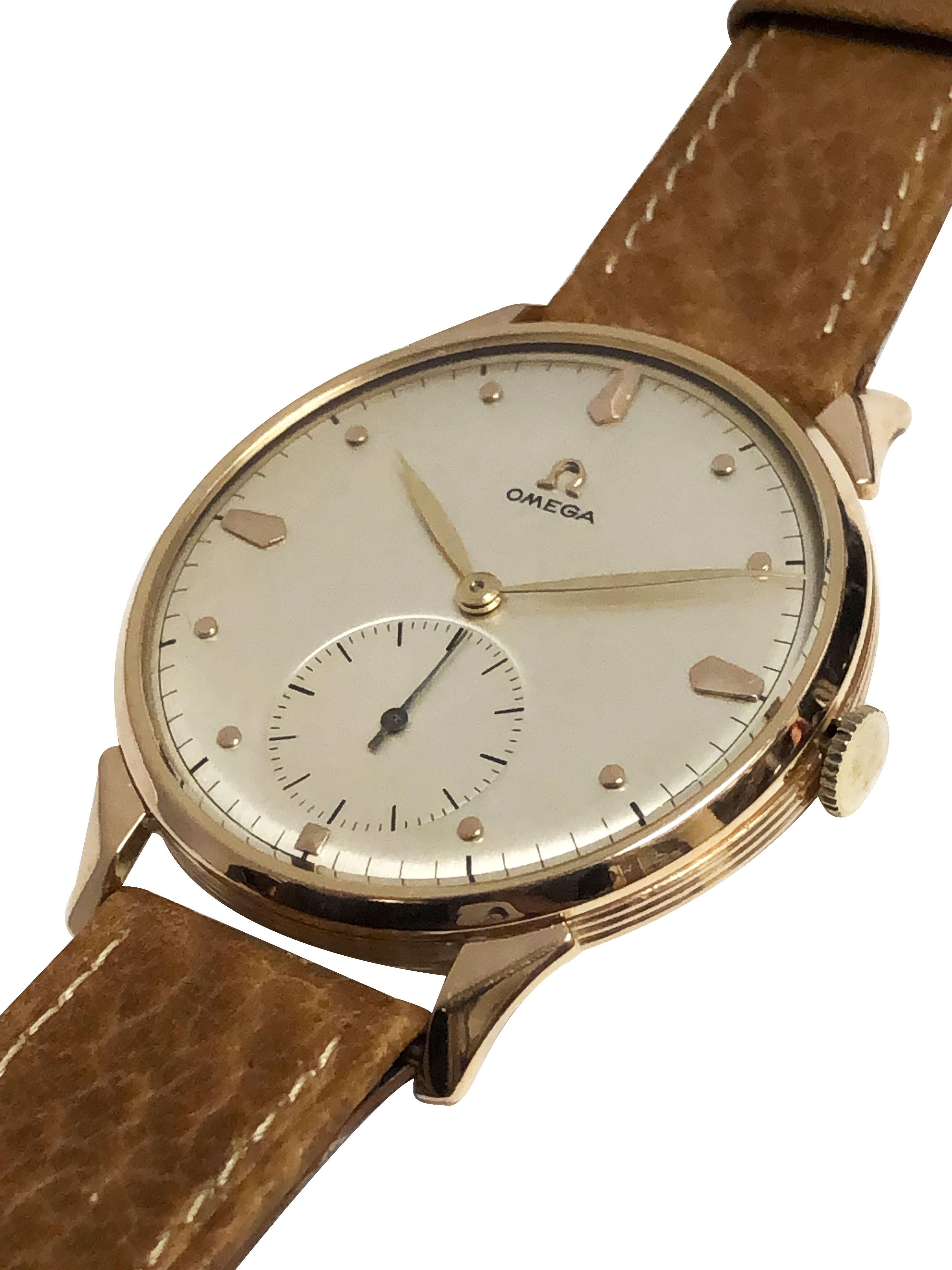 Omega, grande montre-bracelet vintage en or rose Unisexe en vente