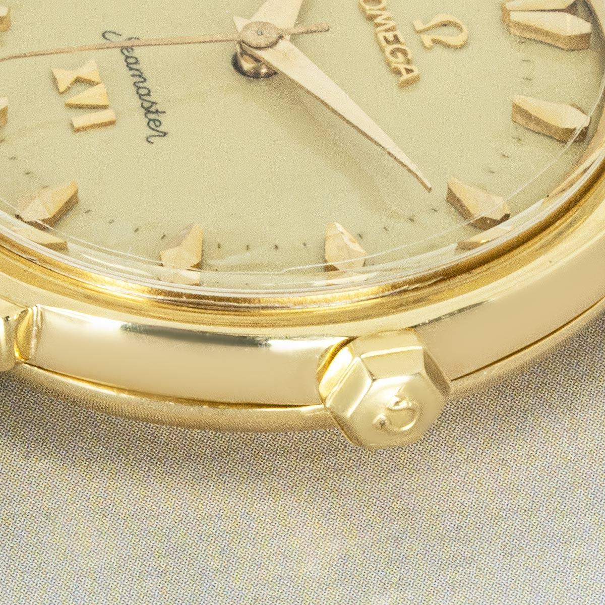A vintage 34mm yellow gold Melbourne Olympic Games XVI Seamster by Omega. Featuring a champagne dial that has developed a spider effect over time. The case back features a design of the Olympics logo.

The piece is fitted with plastic glass, an