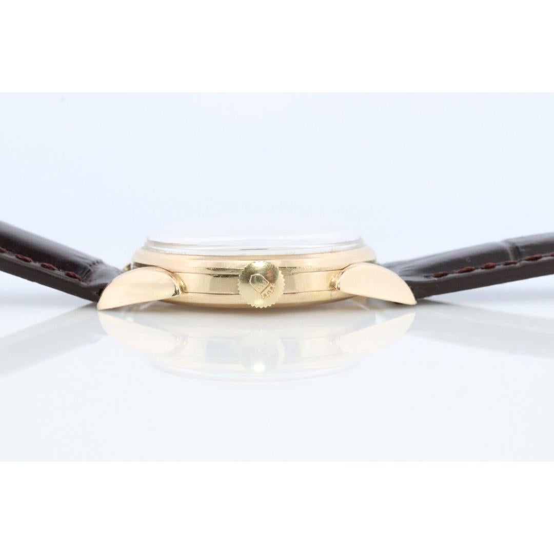 Montre Omega. Montre-bracelet Omega Mechanical 266cal authentique pour hommes Omega 1950s en vente 1