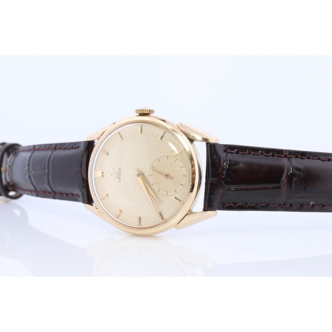 Montre Omega. Montre-bracelet Omega Mechanical 266cal authentique pour hommes Omega 1950s en vente 5