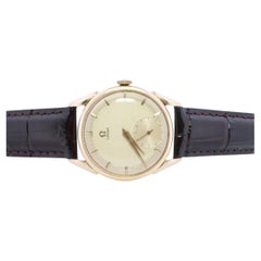 Montre Omega. Montre-bracelet Omega Mechanical 266cal authentique pour hommes Omega 1950s