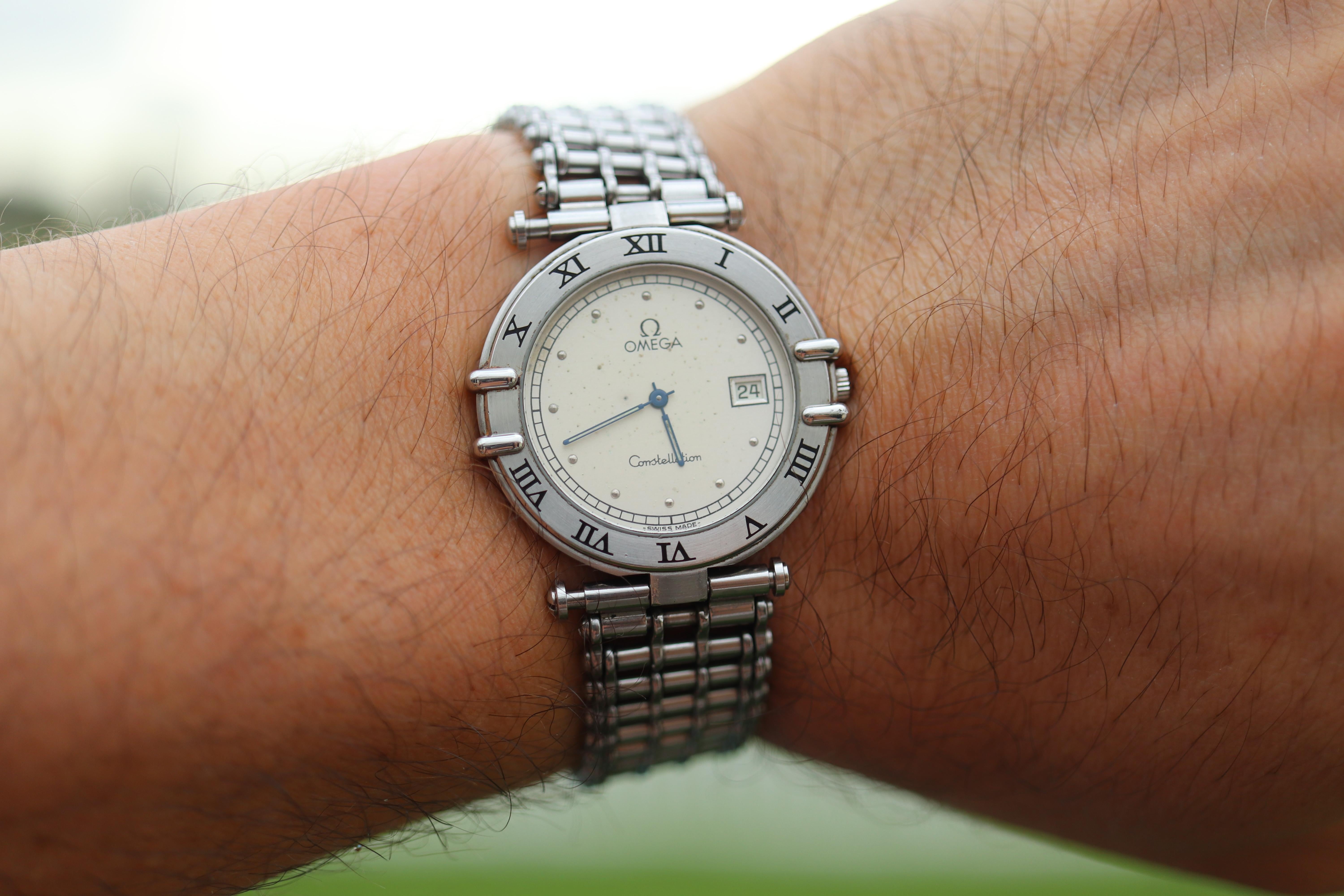 Vero Omega Constellation

Cal 1379

Acciaio inossidabile.

Condit: Ottime condizioni per l'età. Usura limitata.

Batteria nuova installata.
Bracciale in acciaio inossidabile.

Dettagli:
Cassa da 33 mm