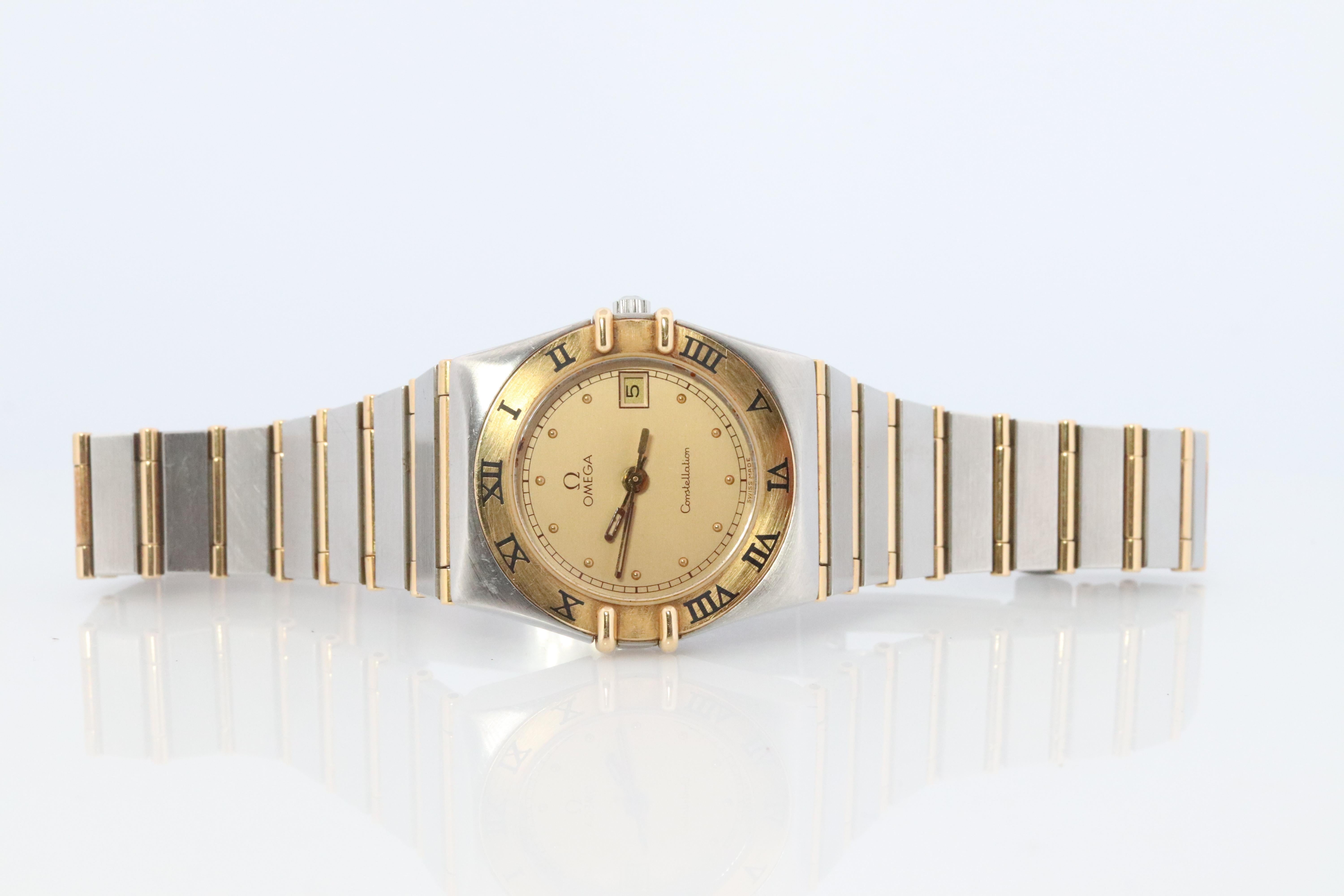 Echtes Omega Constellation Gold Zifferblatt

ref. 796

Edelstahl mit 18 Karat gelber Lünette und Vollstäben.

Zustand: Toller Condit für das Alter. Begrenzte Abnutzung. Neue Batterie installiert. Fehlender Omega-Aufkleber auf der