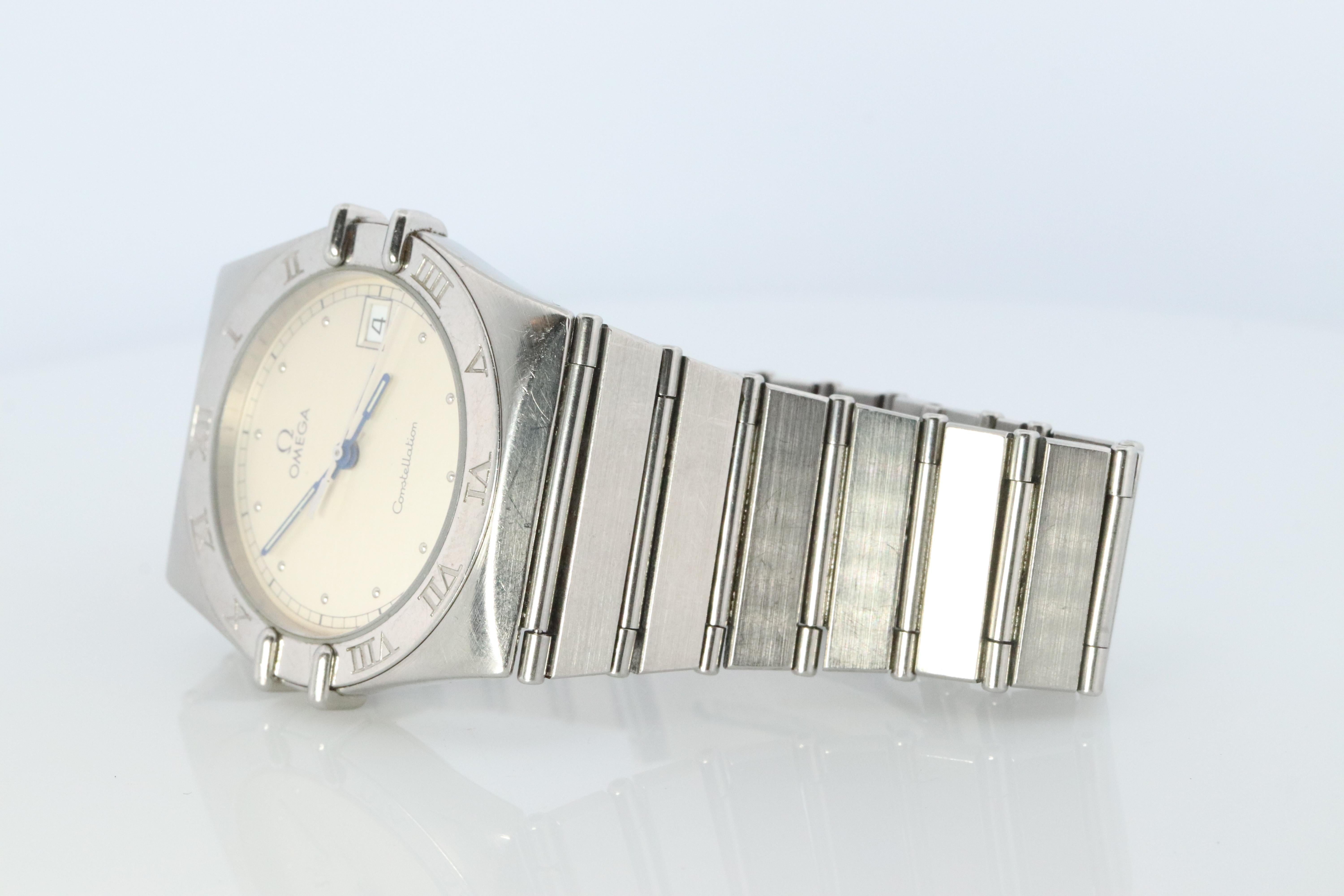 Genuine Omega Constellation 1448/431
Ref 396.1070/1080

Silver Dial with Date

Condition: Great condition for the age. Excellent Condition. New Battery installed.

Details:

34mm case

Full Silvertone Manhattan Stainless Steel

7in Wrist.