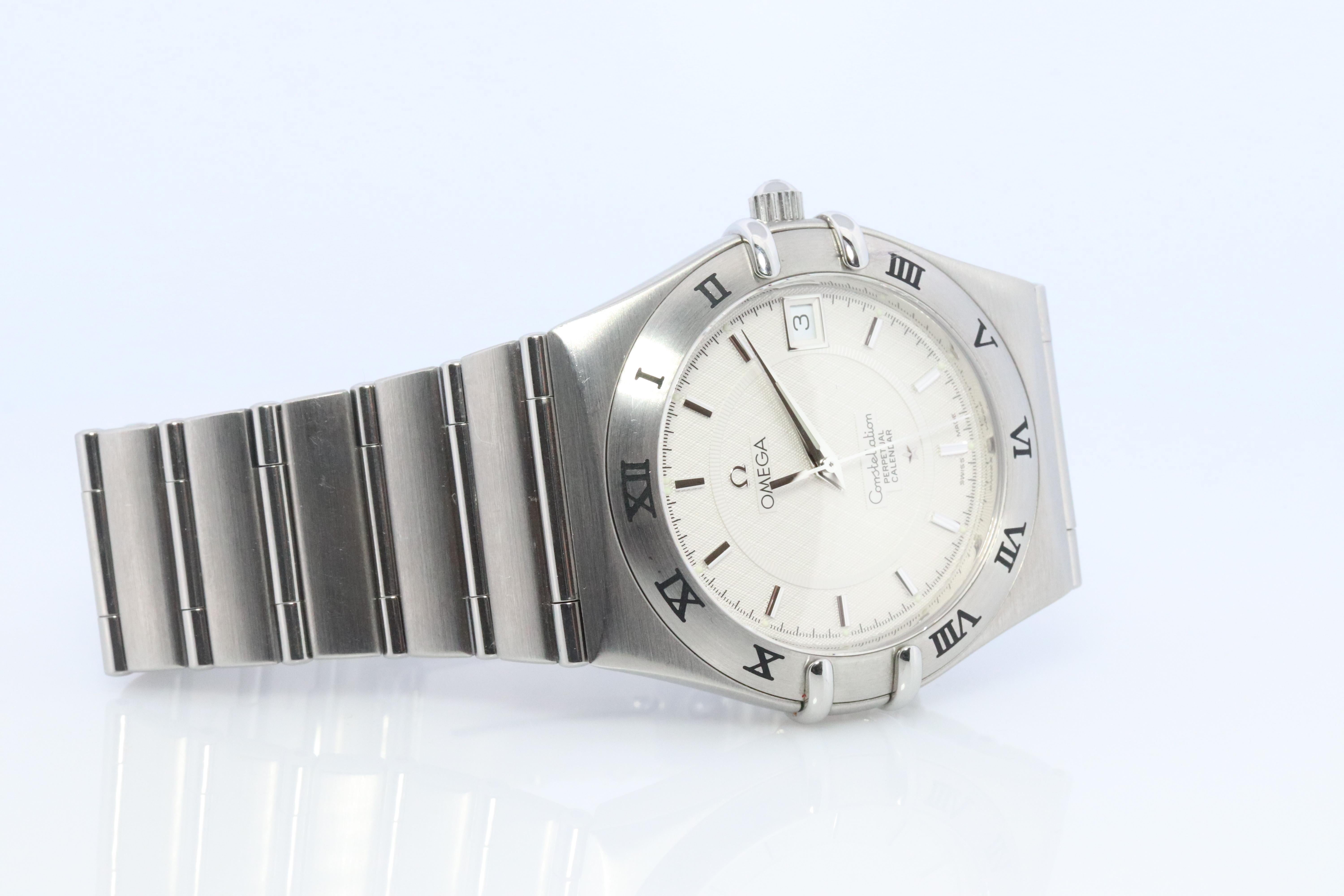 Genuine Omega Constellation Perpetual Calendar
Ref 1552.30

1551/861

Silver Dial with Date

EXCELLENT MINT CONDITION.
Box with Original Paperwork.

Condition: Excellent Condition. New Battery installed.

Details:

36mm case

Full Silvertone