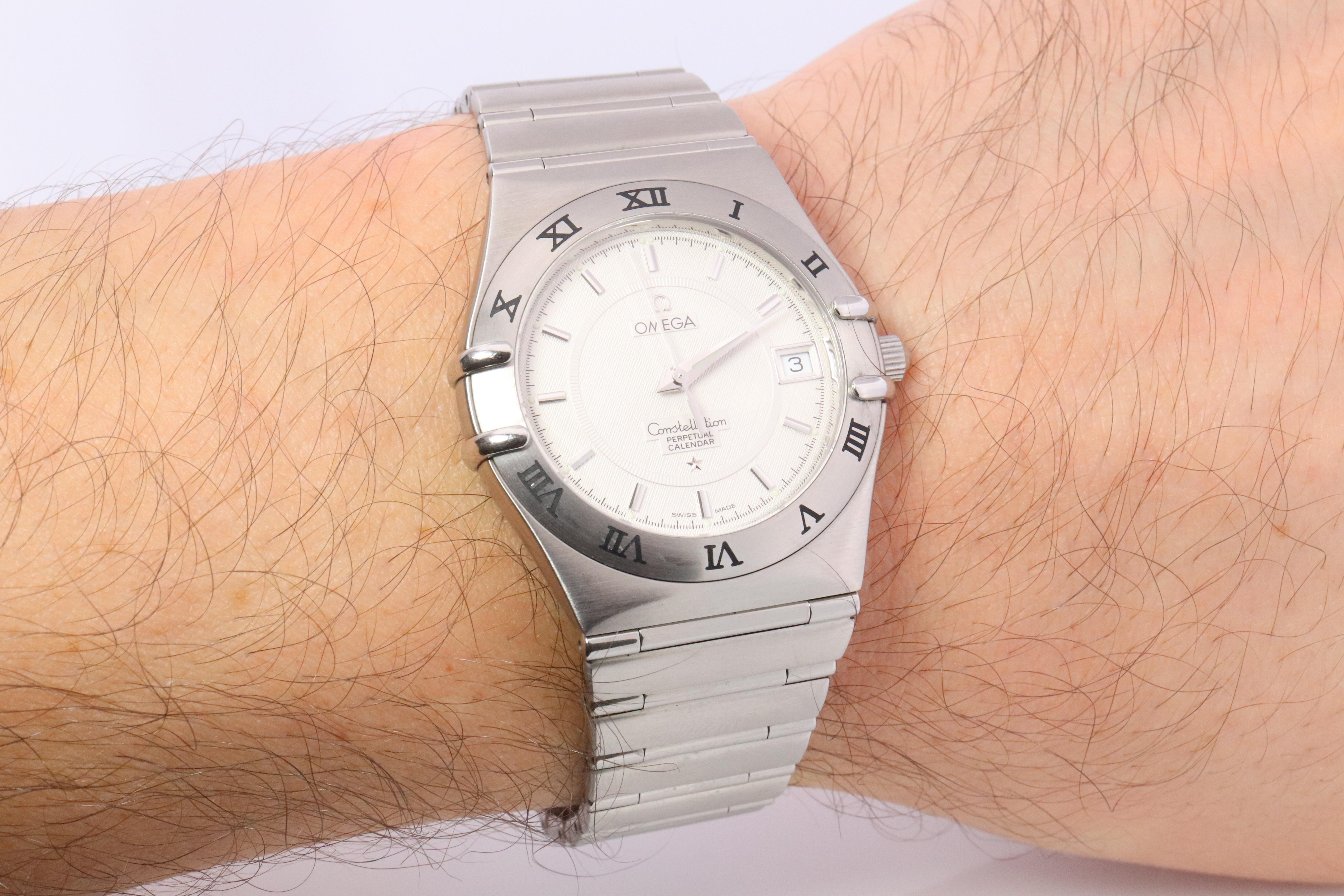 Modern Omega Watch.  Omega Constellation Quartz 1552 Date Wristwatch. Mens Omega For Sale