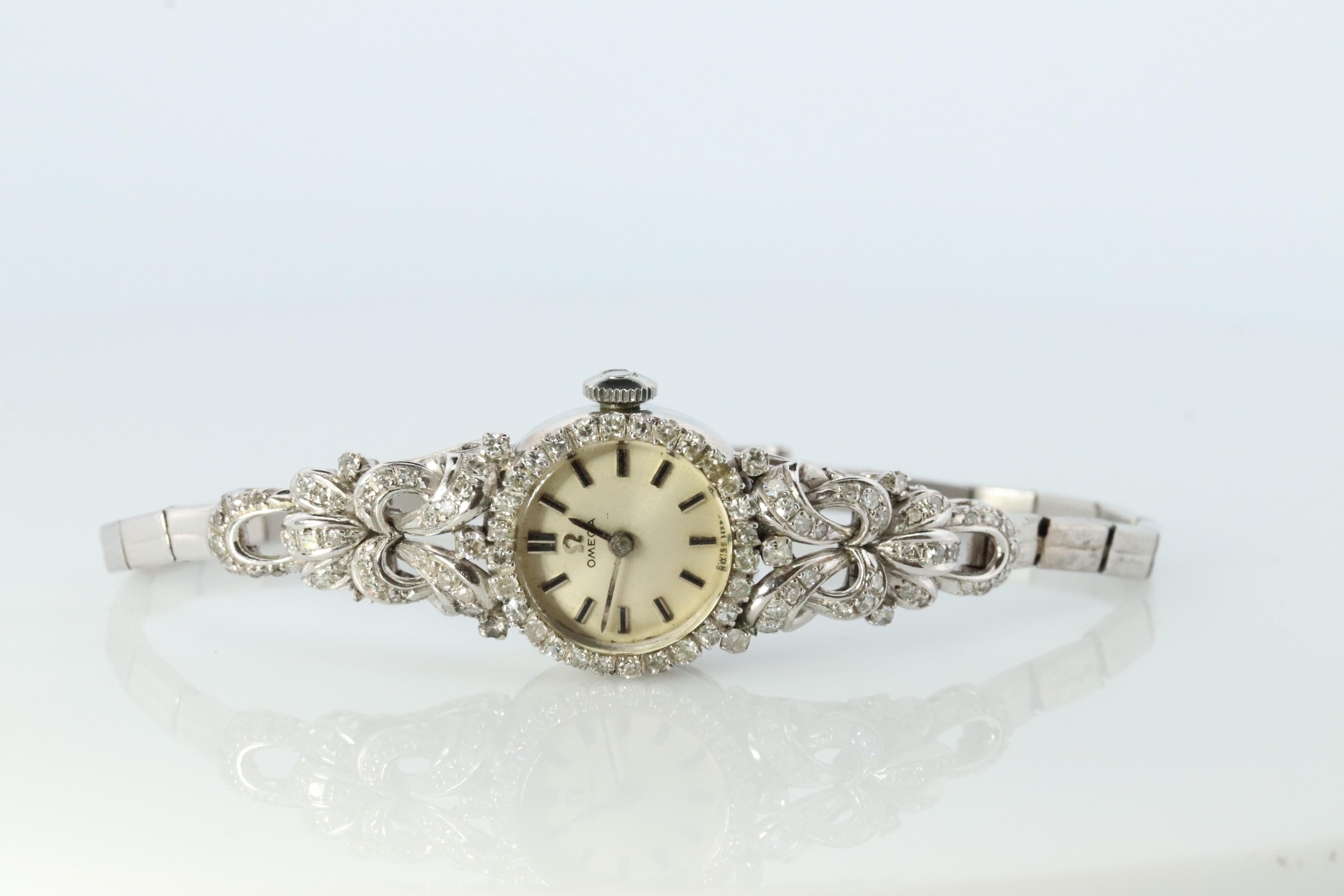 Omega-Uhr. Omega Vintage Damenarmbanduhr aus Platin und 18 Karat Gold mit Diamanten (Art déco)