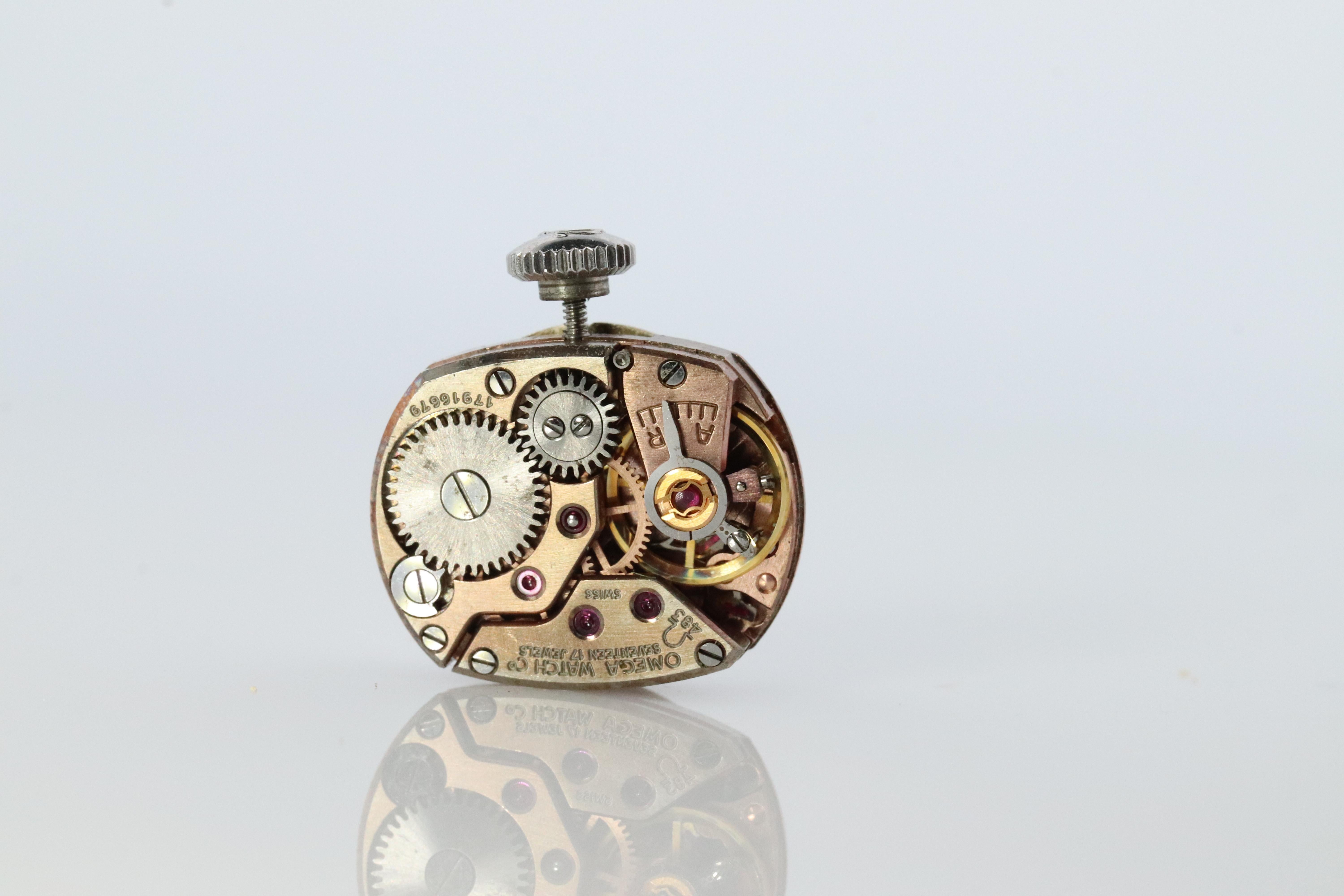 Omega-Uhr. Omega Vintage Damenarmbanduhr aus Platin und 18 Karat Gold mit Diamanten im Angebot 3