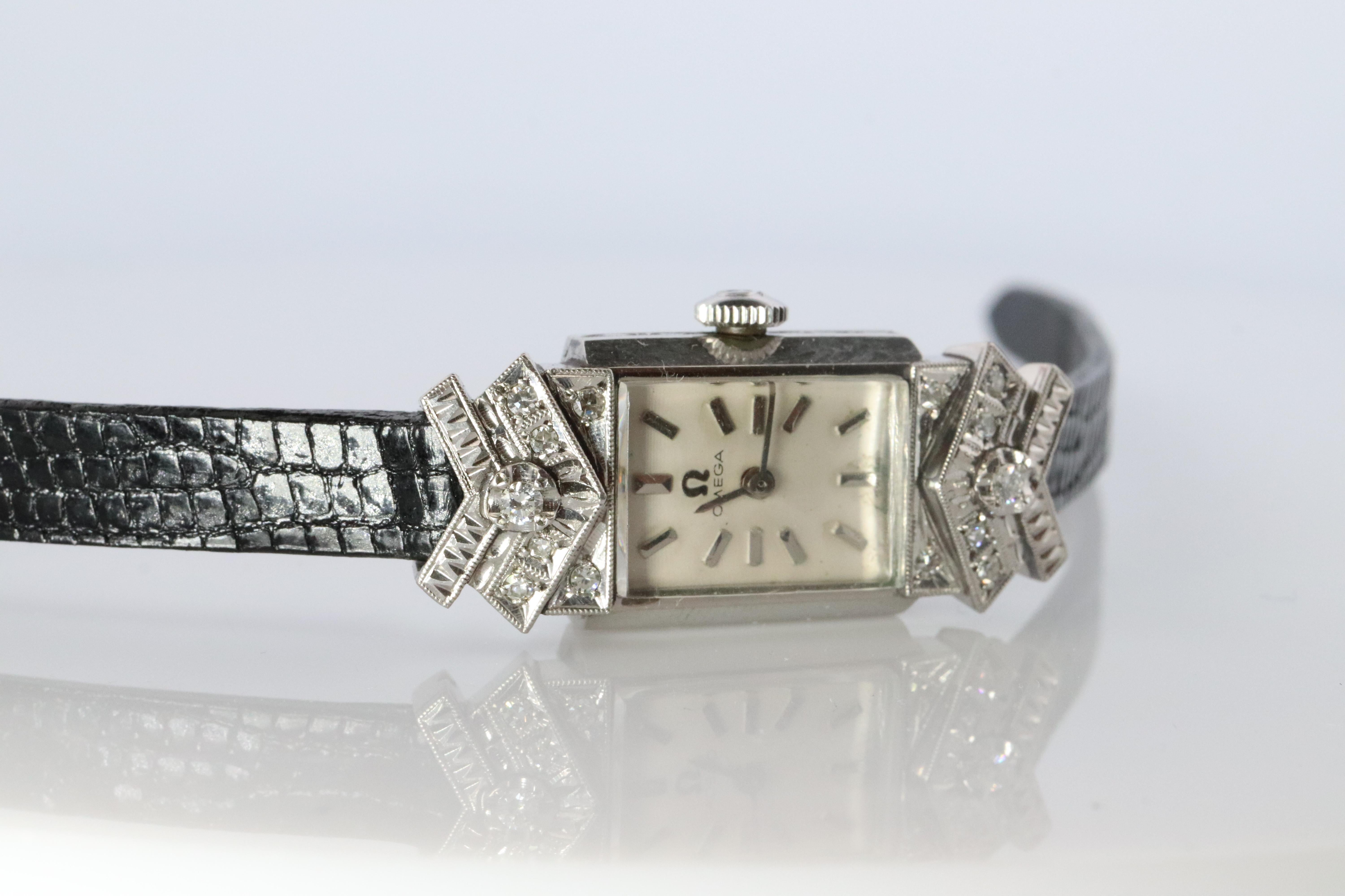 Impresionante pieza de relojería. Reloj de pulsera OMEGA totalmente mecánico. Caja PT950 de platino con múltiples diamantes. La pulsera es auténtica piel negra Omega

Calibre Omeg 483

Estado: El reloj da cuerda y hace tictac. Necesita cuerda