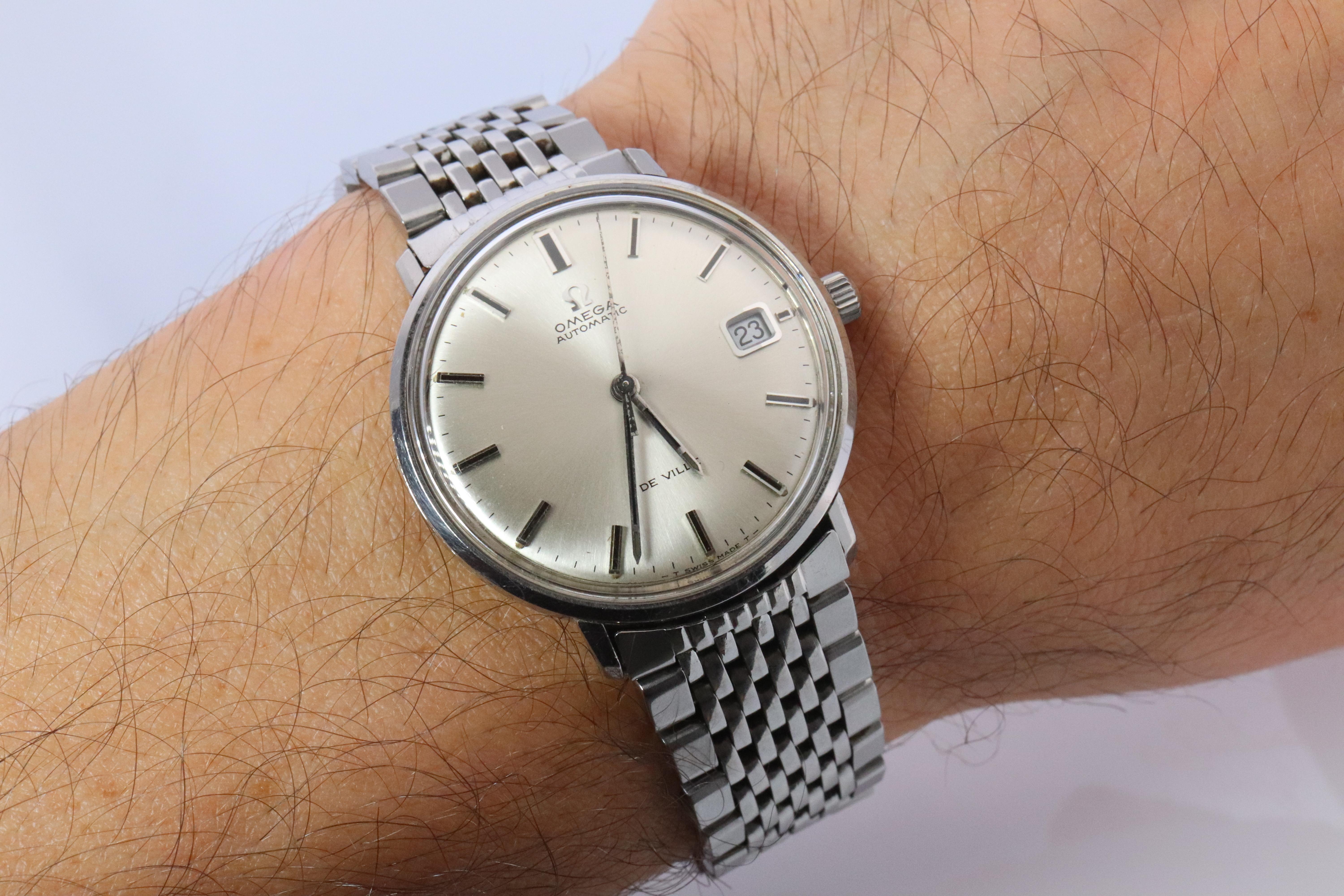 Genuine Vintage Omega Seamaster Automatic Mens Watch
Ref 166033

Circa 1960s.

Case and Bracelet. Stainless Steel. Silver Dial.

EXCELLENT CONDITION for the age.


Condition: Excellent Condition. Winds up and Keeps time. New Crystal.

Details:
35mm