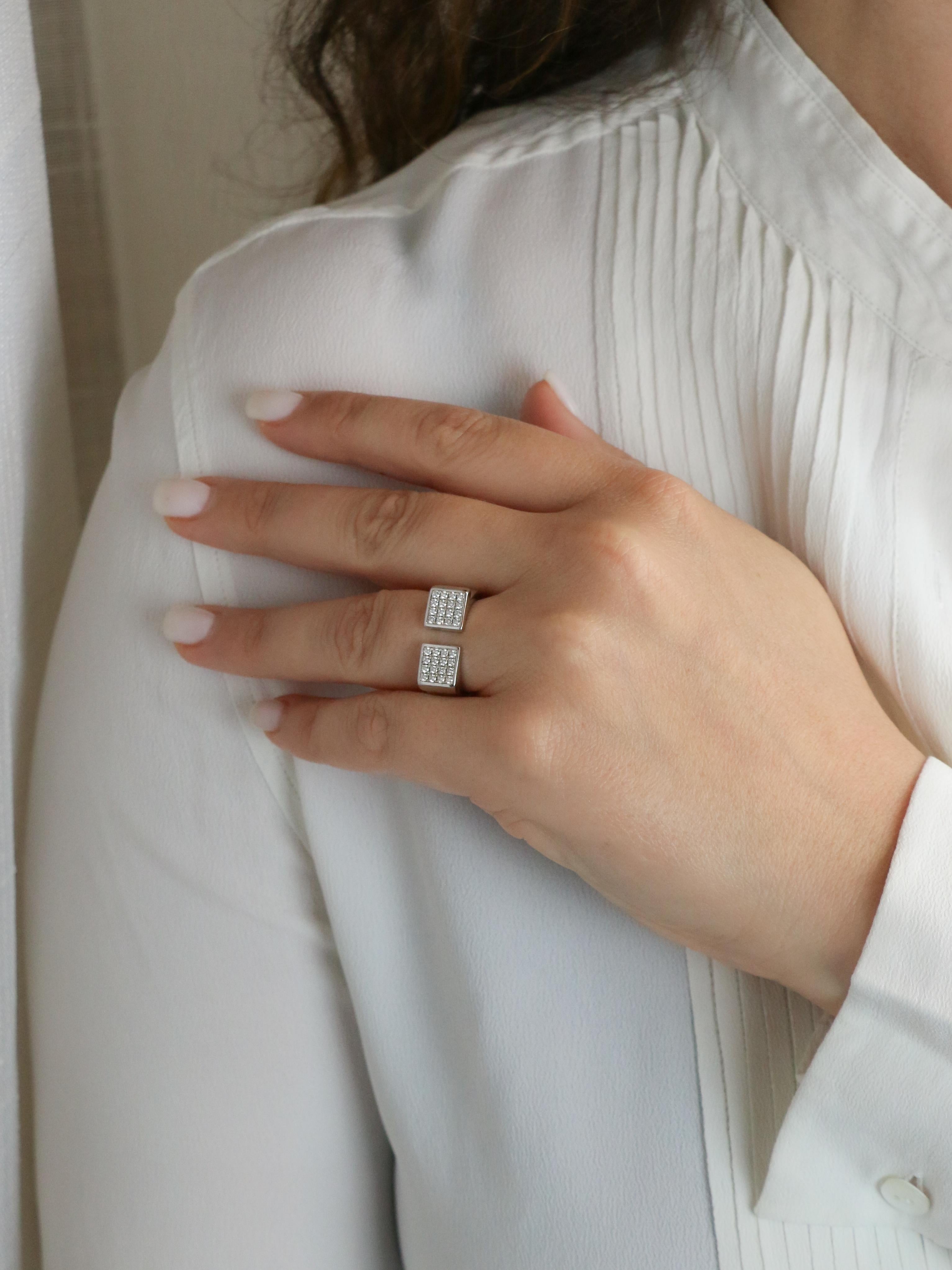 Anillo OMEGA de oro blanco y diamantes en venta 6