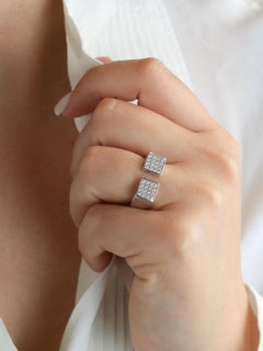 OMEGA white gold and diamond signet ring