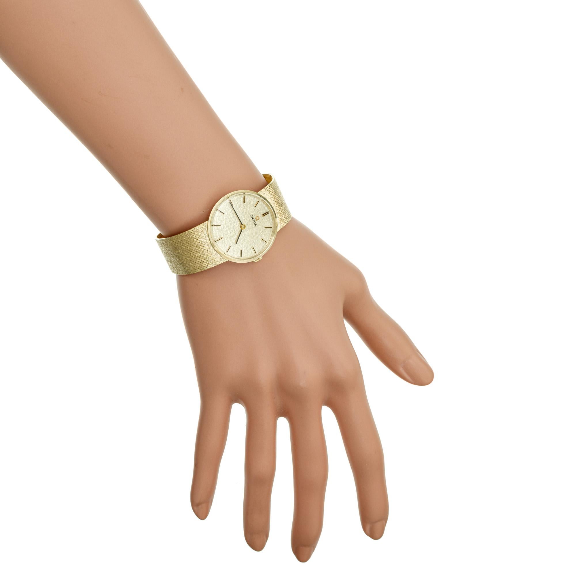 Omega Yellow 14k Gold Unisex Mid-Century Mesh Dress Wristwatch For Sale 2