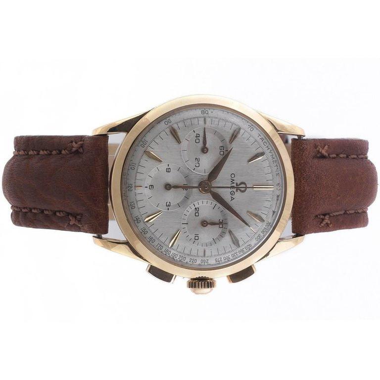 BERNARDO ANTICHITÀ PONTE VECCHIO FLORENCE
Made in 1962. Fine and rare, 18K yellow gold wristwatch with square button chronograph, registers and tachometer.

Case. Three-body, polished, inclined bezel, heavy downturned lugs, snap-on-back.
Dial.