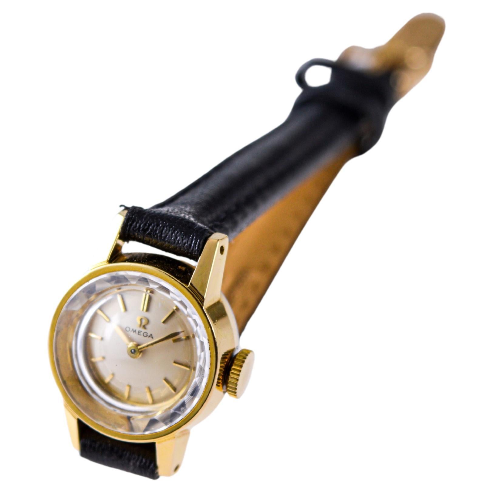Omega Yellow Gold Filled Mid Century Design Ladies Watch in New Condition (Montre pour dames en or jaune au design du milieu du siècle en état neuf)  6
