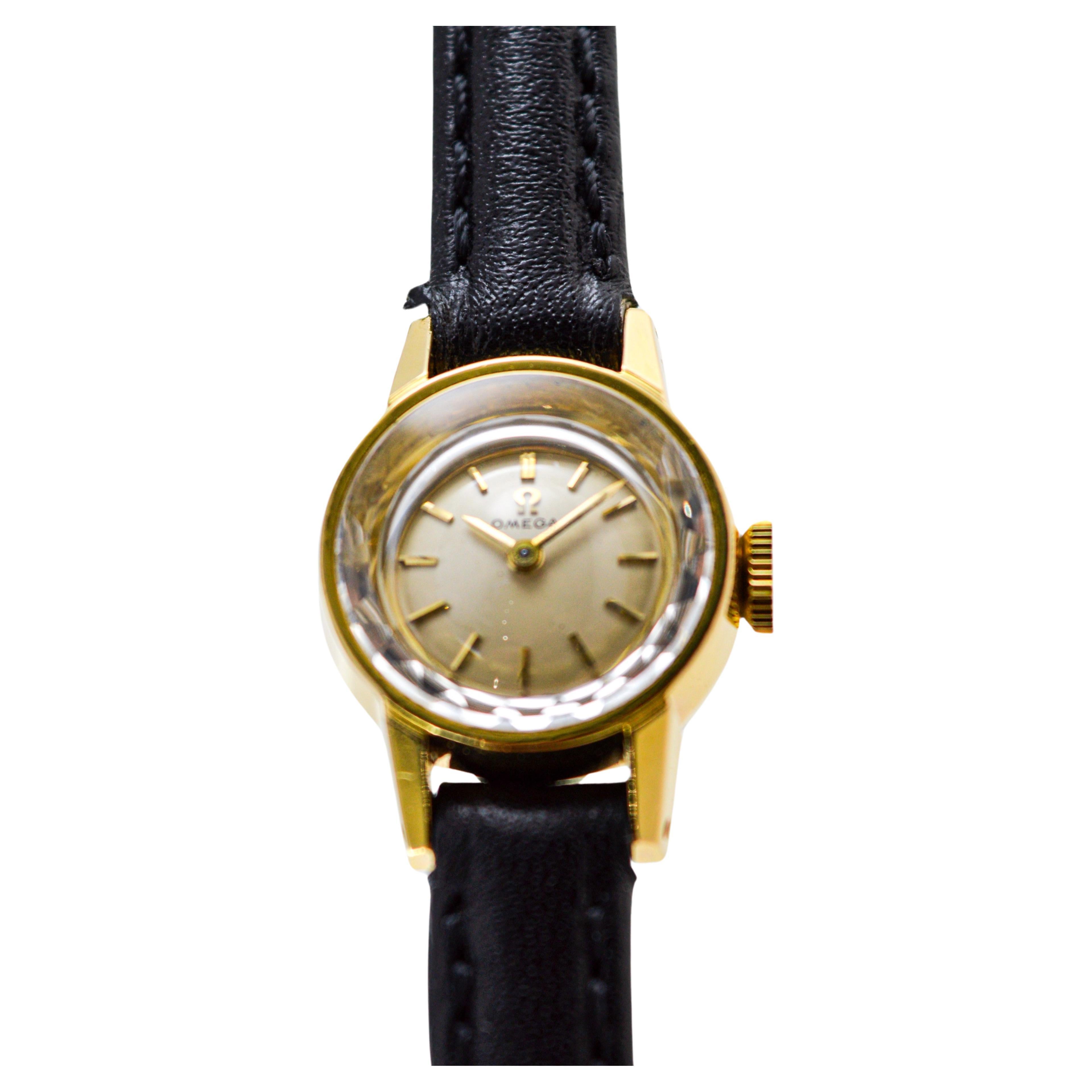 Omega Yellow Gold Filled Mid Century Design Ladies Watch in New Condition (Montre pour dames en or jaune au design du milieu du siècle en état neuf)  2