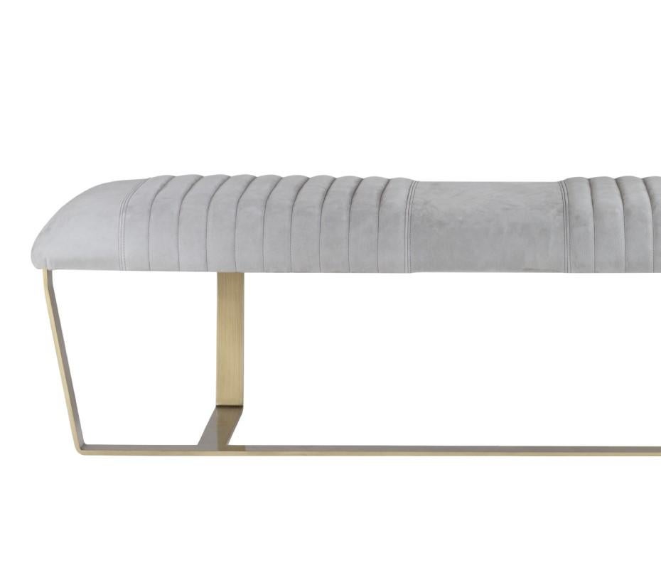 A striking object of functional decor, this versatile bench will make an elegant statement in a contemporary decor, either in an entryway, bedroom, living, or dining room. Its contrasting volumes, textures, and colors give it a dynamic allure, while