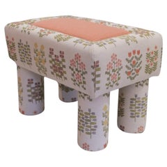 Omera Pouf aus massiver Buche, Spanplatte und HR-Schaumstoff von POPUS EDITIONS