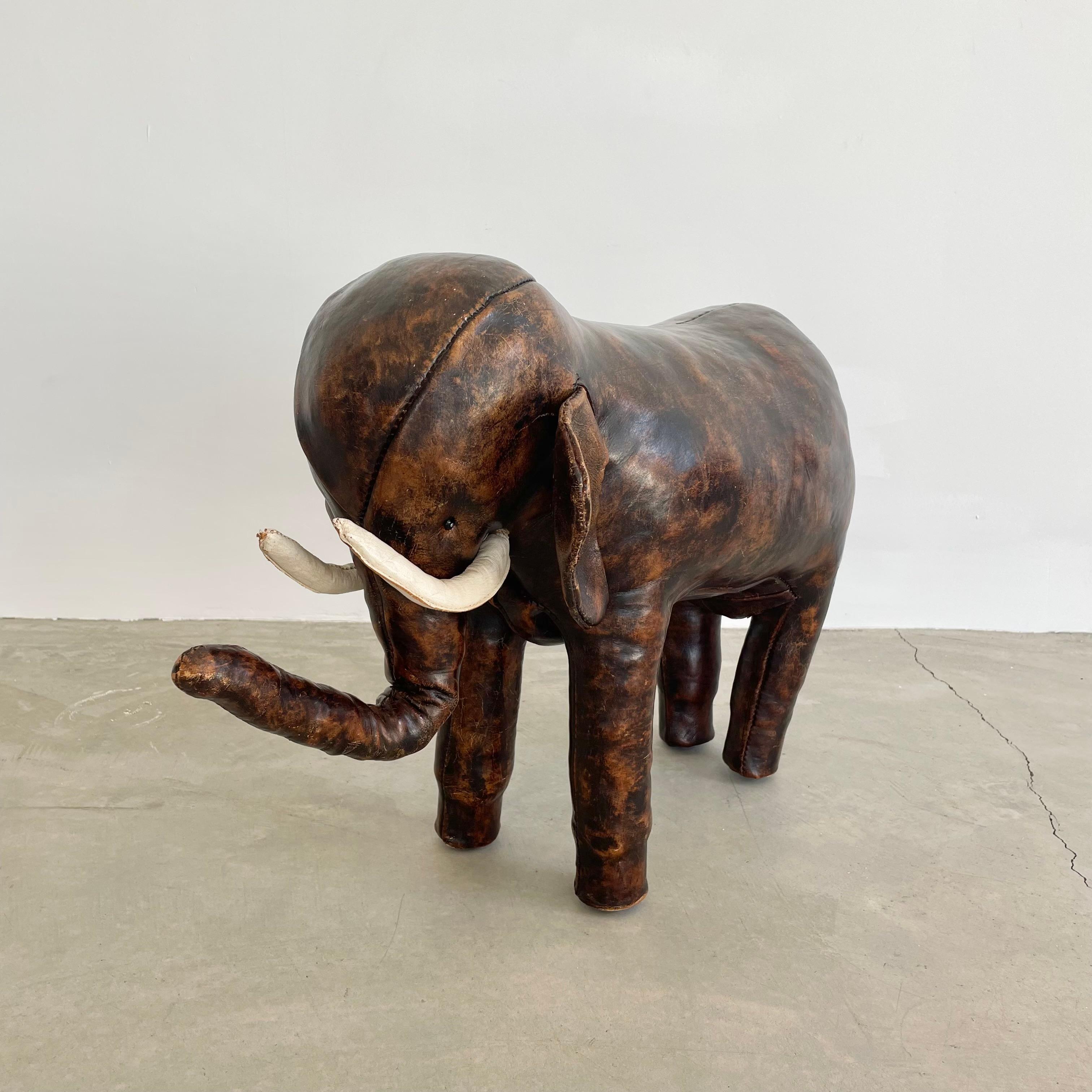Cuir Pouf éléphant Omersa pour Abercrombie & Fitch, Angleterre, années 1960