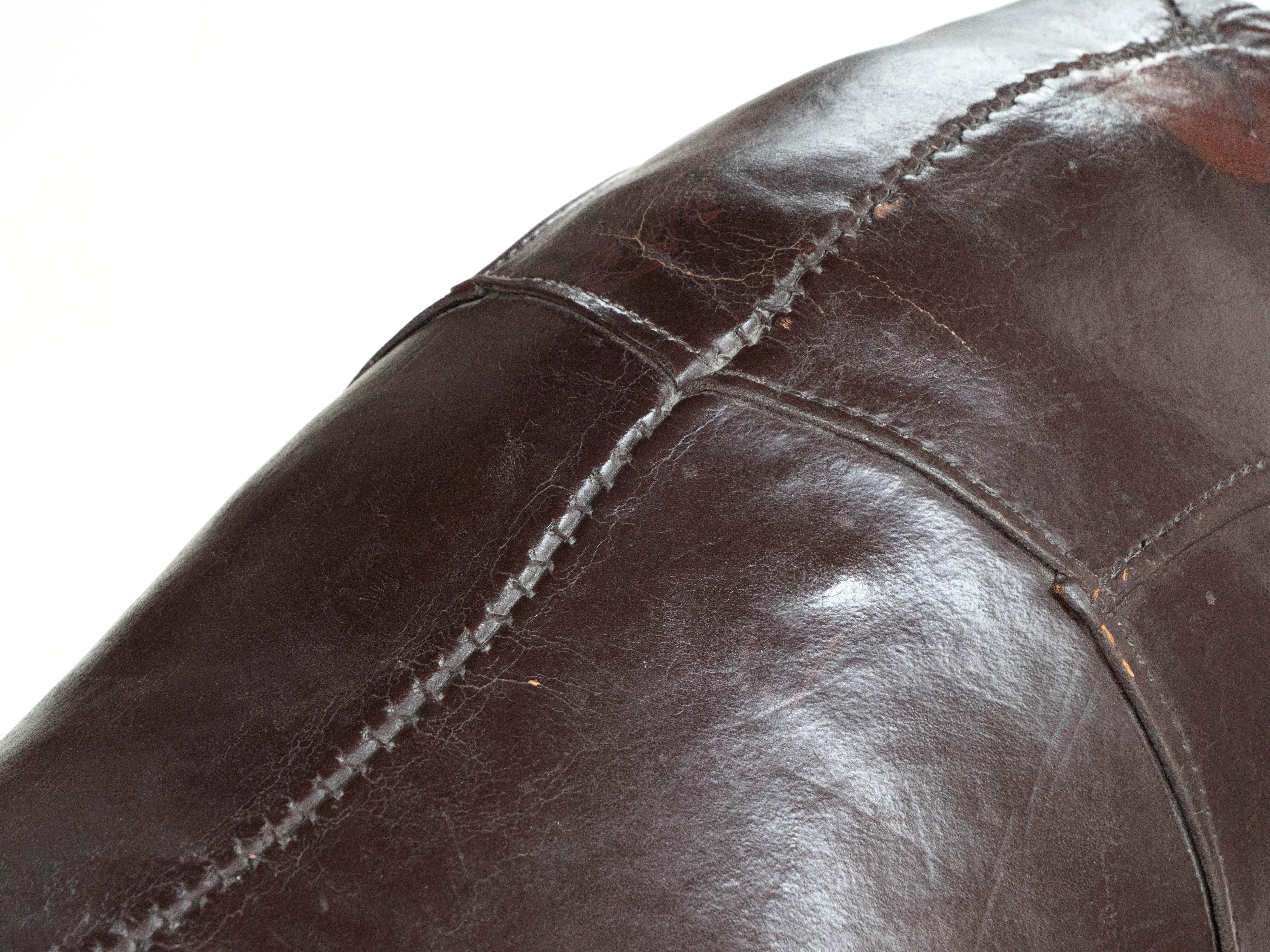 Omersa Handgefertigter Rhino-Fußhocker / Ottomane aus Leder, hergestellt in England, um 1960 im Angebot 1