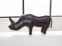 Omersa Made in England Handgefertigtes Leder Nashorn Fußhocker / Ottomane CIRCA 1960s