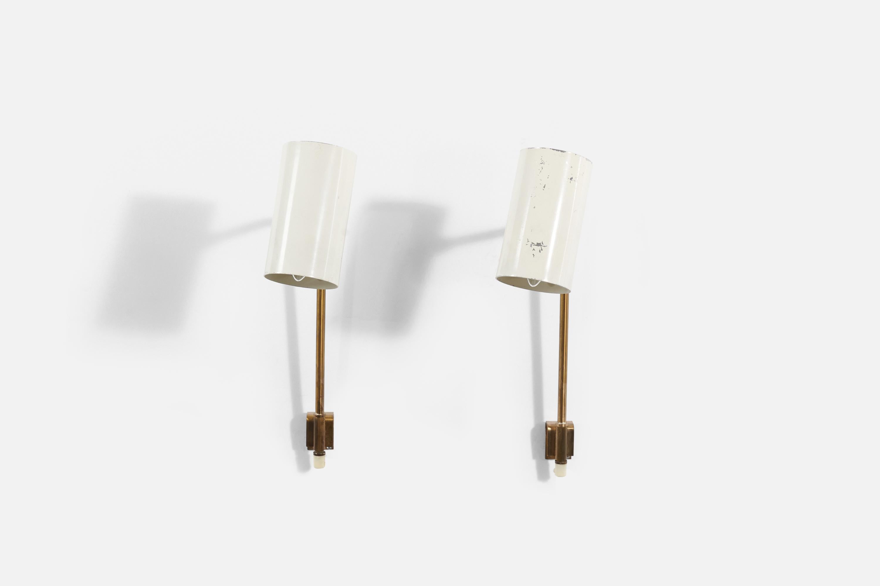 A pair of brass and white-lacquered metal, adjustable wall lights, designed and produced by OMI, Sweden, c. 1950s-1960s.