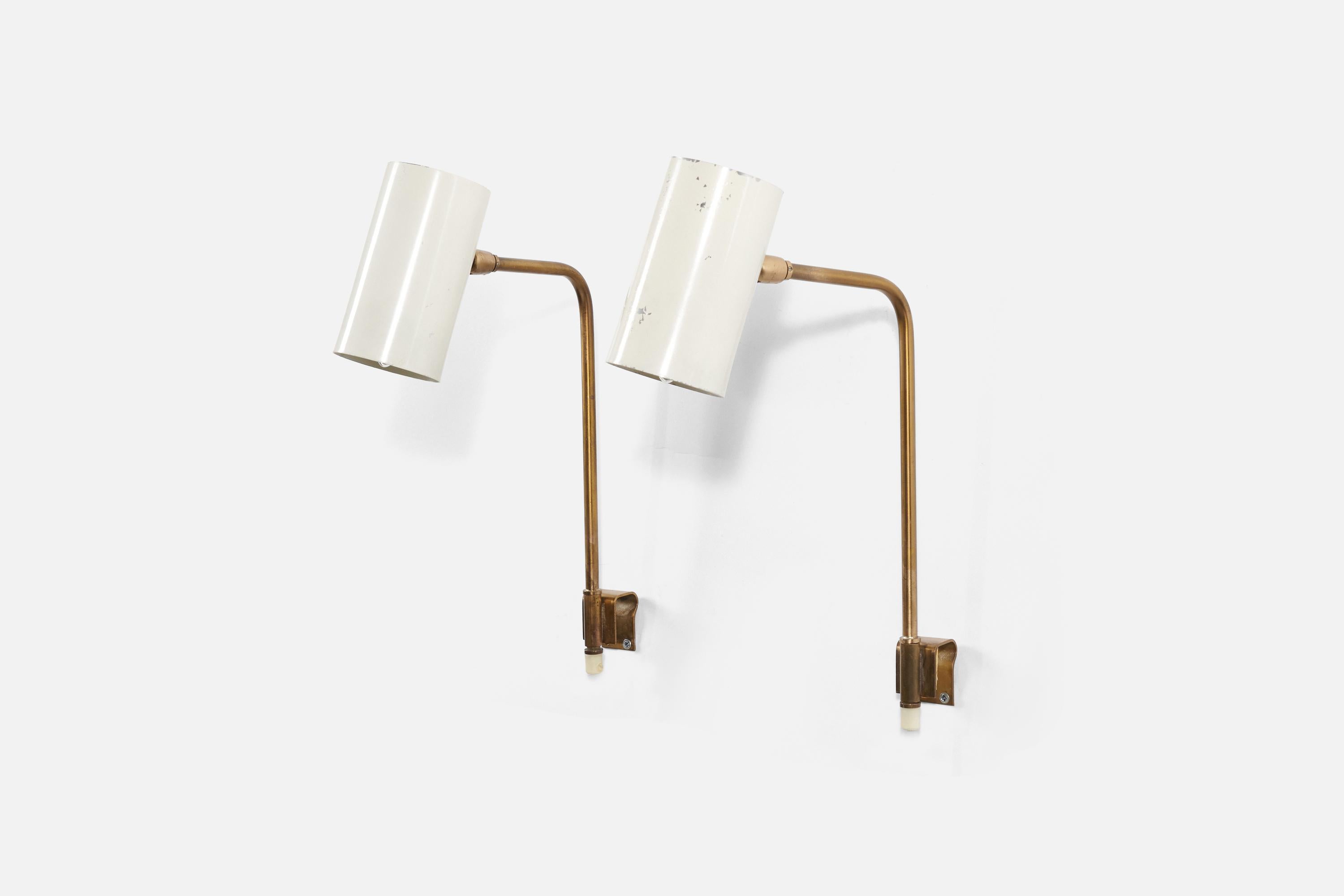 Mid-Century Modern OMI, Pair of Adjustable Wall Lights, Brass, White Lacquered Metal, Sweden, 1960s For Sale