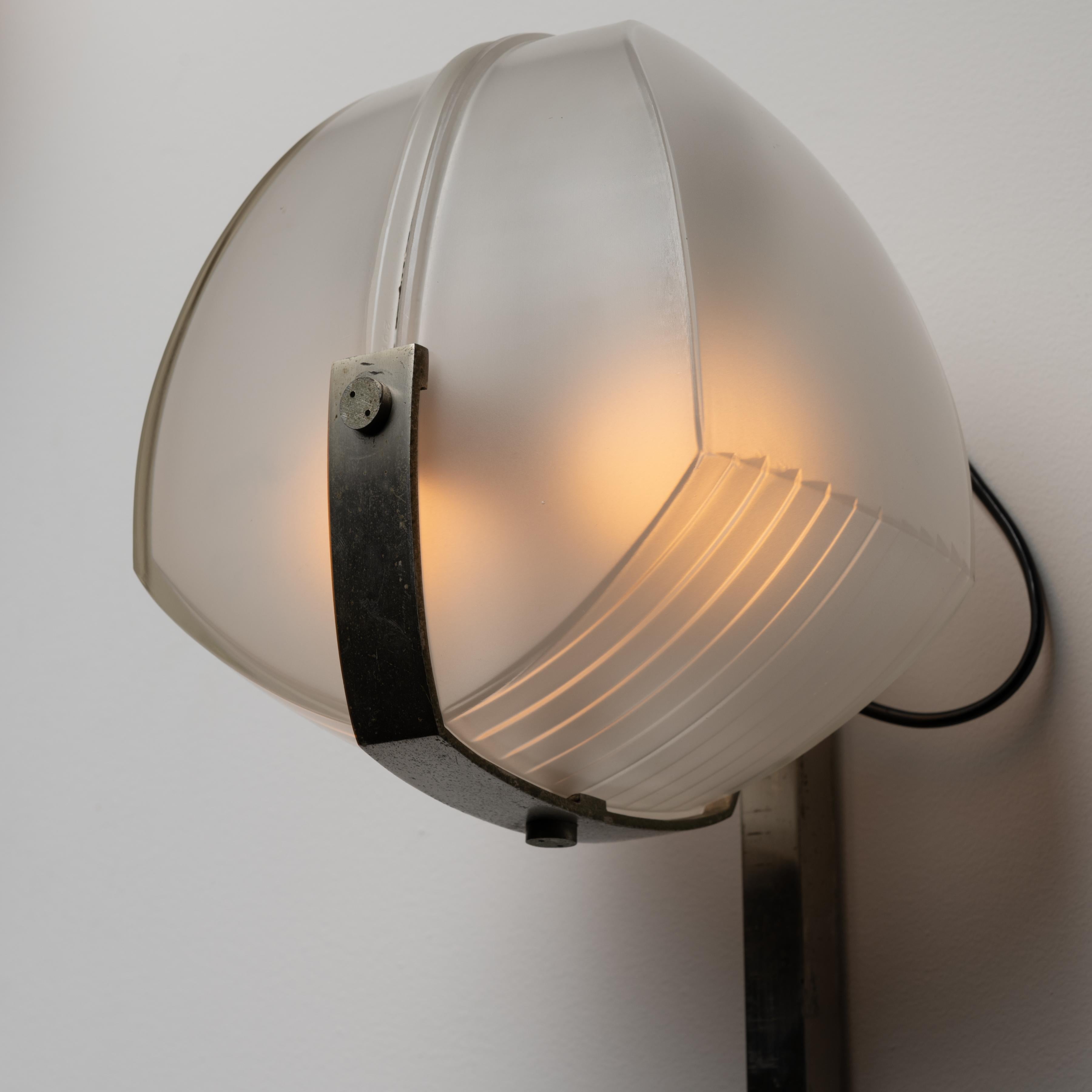 Mid-Century Modern Single 'Omicron’ Sconce by Vico Magistretti for Artemide For Sale