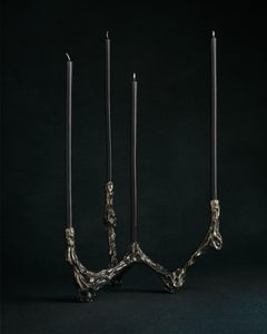 Omnia Vanitas Vanité 22 Kerzenleuchter aus patinierter Bronzeguss von William Guillon