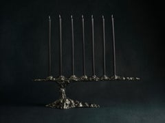 Omnia Vanitas Vanité 28 Kerzenleuchter aus patinierter Bronzeguss von William Guillon