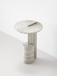 On - Table d'appoint contemporaine en travertin romain et métal