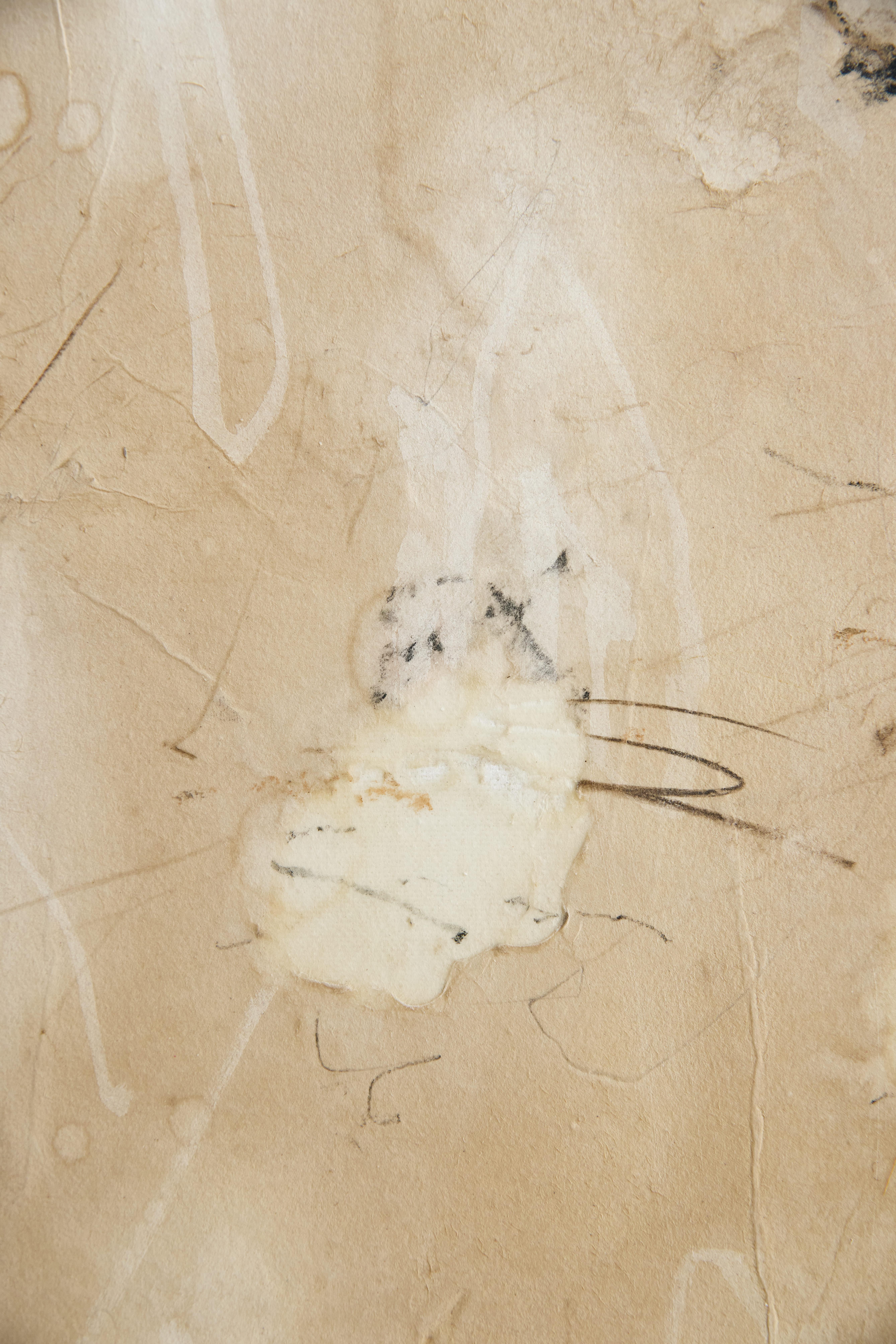 Auf Hansen Abstrakte Mischtechnik in Erdtönen mit gestischen Markierungen, 2025 (Beige), Abstract Painting, von On Hansen