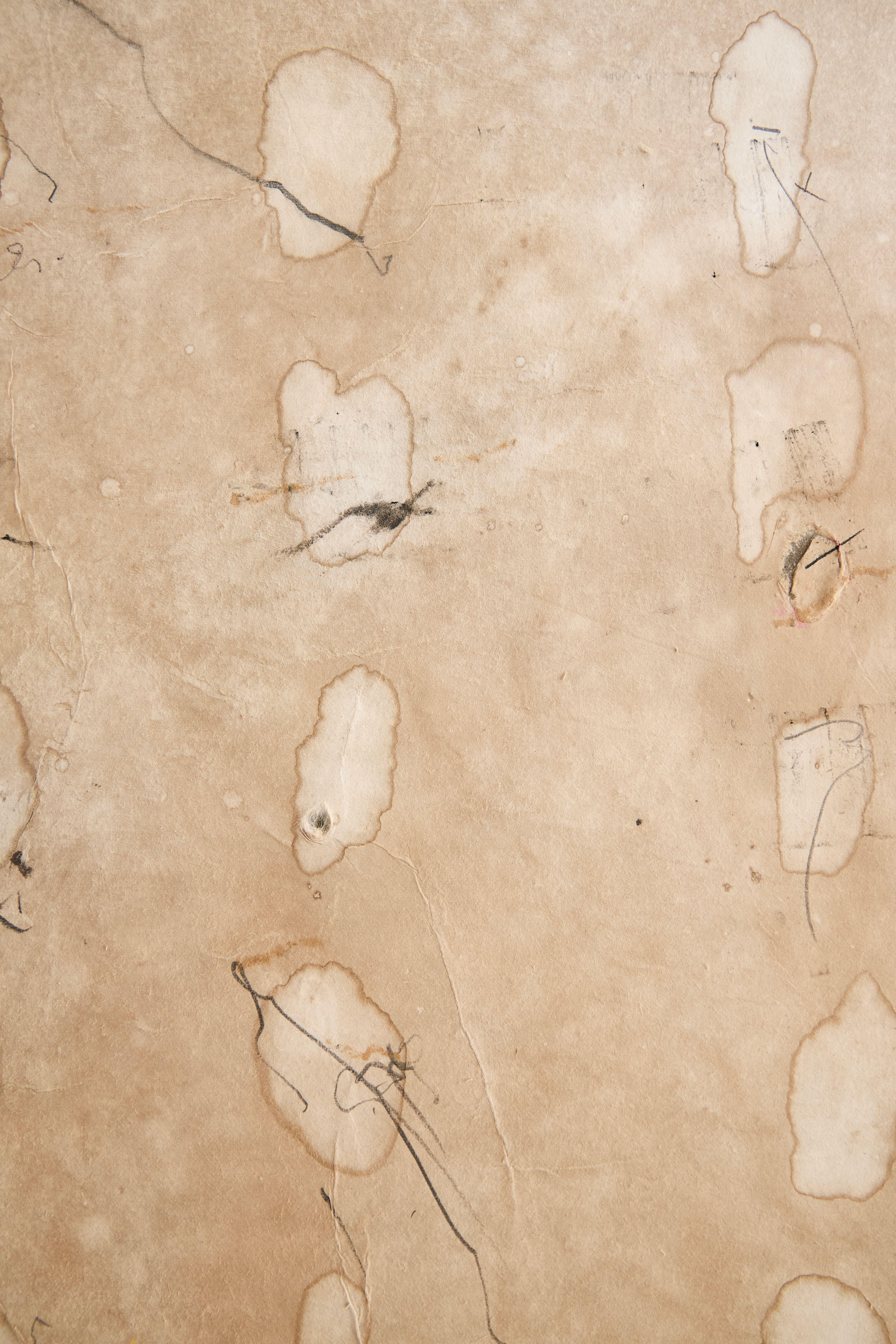 Auf Hansen Abstrakte Mischtechnik in Erdtönen mit gestischen Markierungen, 2025 (Beige), Abstract Painting, von On Hansen