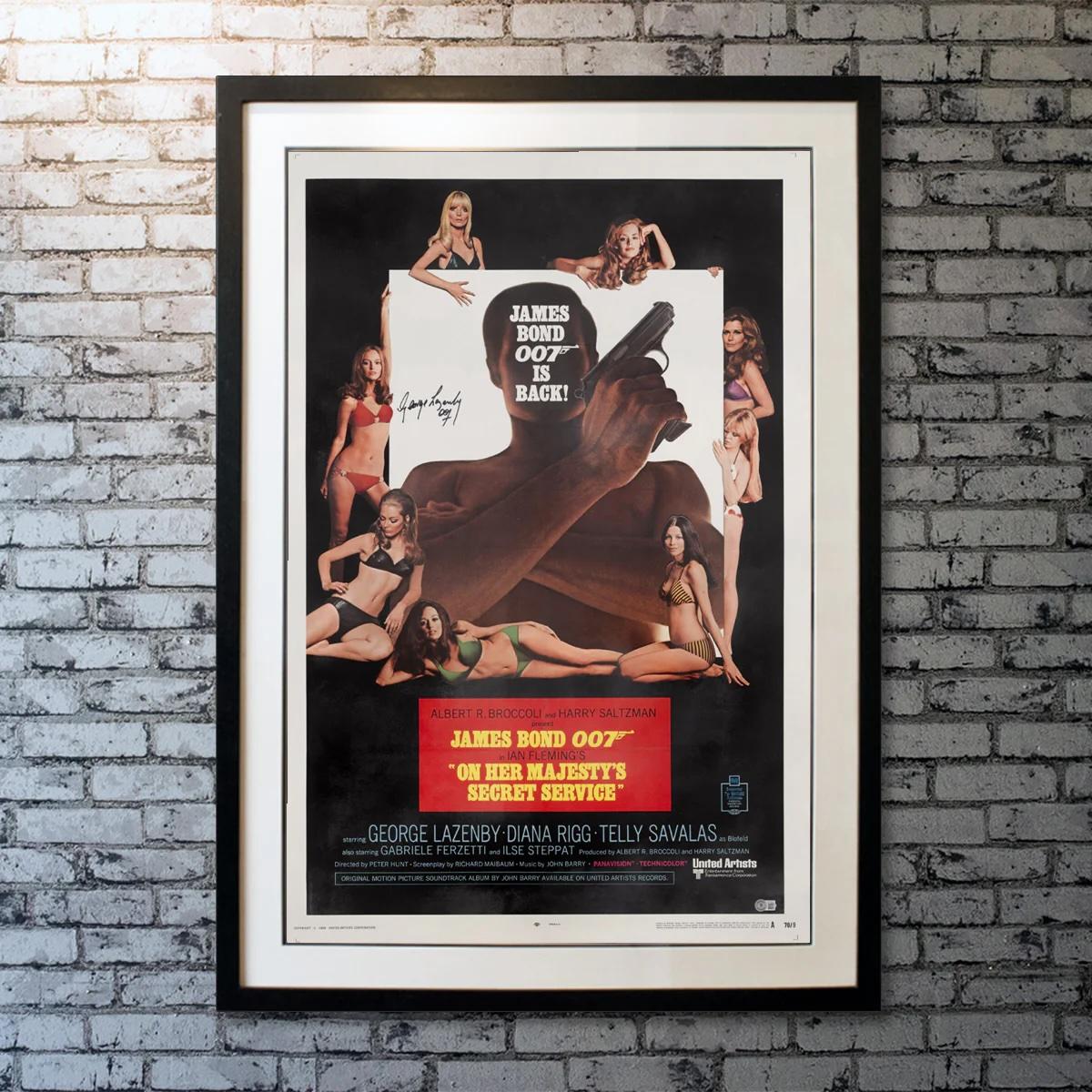 Metà XX secolo Al servizio di Sua Maestà (1969) *Firmato* in vendita