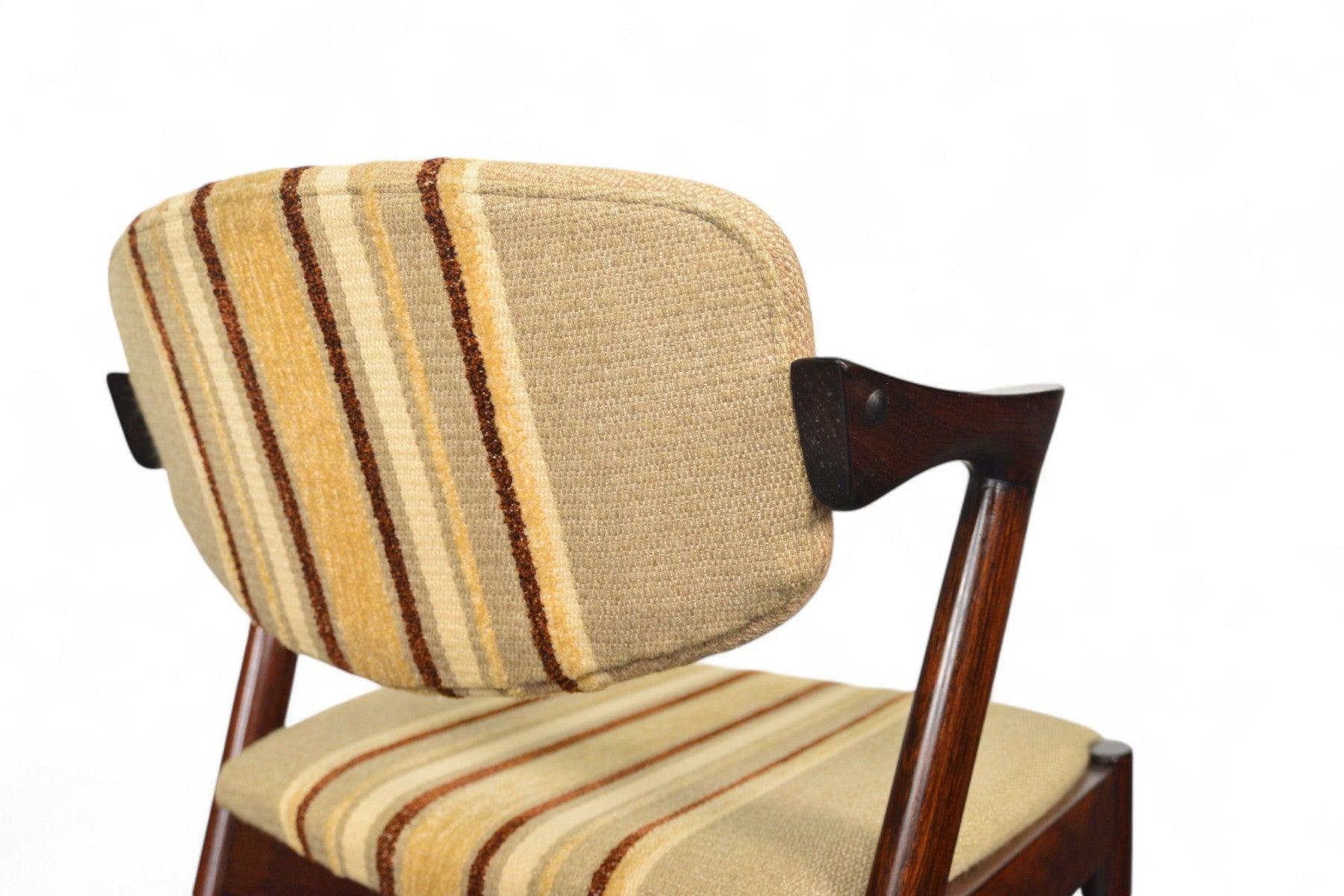 En espera - Juego de seis sillas de comedor Kai Kristiansen Modelo 42 en palisandro + raya en venta 5