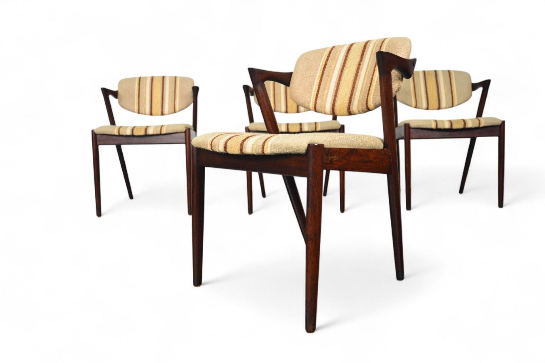Origen: Dinamarca
Diseñador: Kai Kristiansen
Fabricante: Schou Andersen Møbelfabrik
Época: 1958
Materiales: Palo de rosa
Medidas: 21,5″ ancho x 20″ fondo x 29″ alto
Asiento: 18,5″ ancho x 17″ fondo x 18″ alto

Estado de conservación: En buen estado