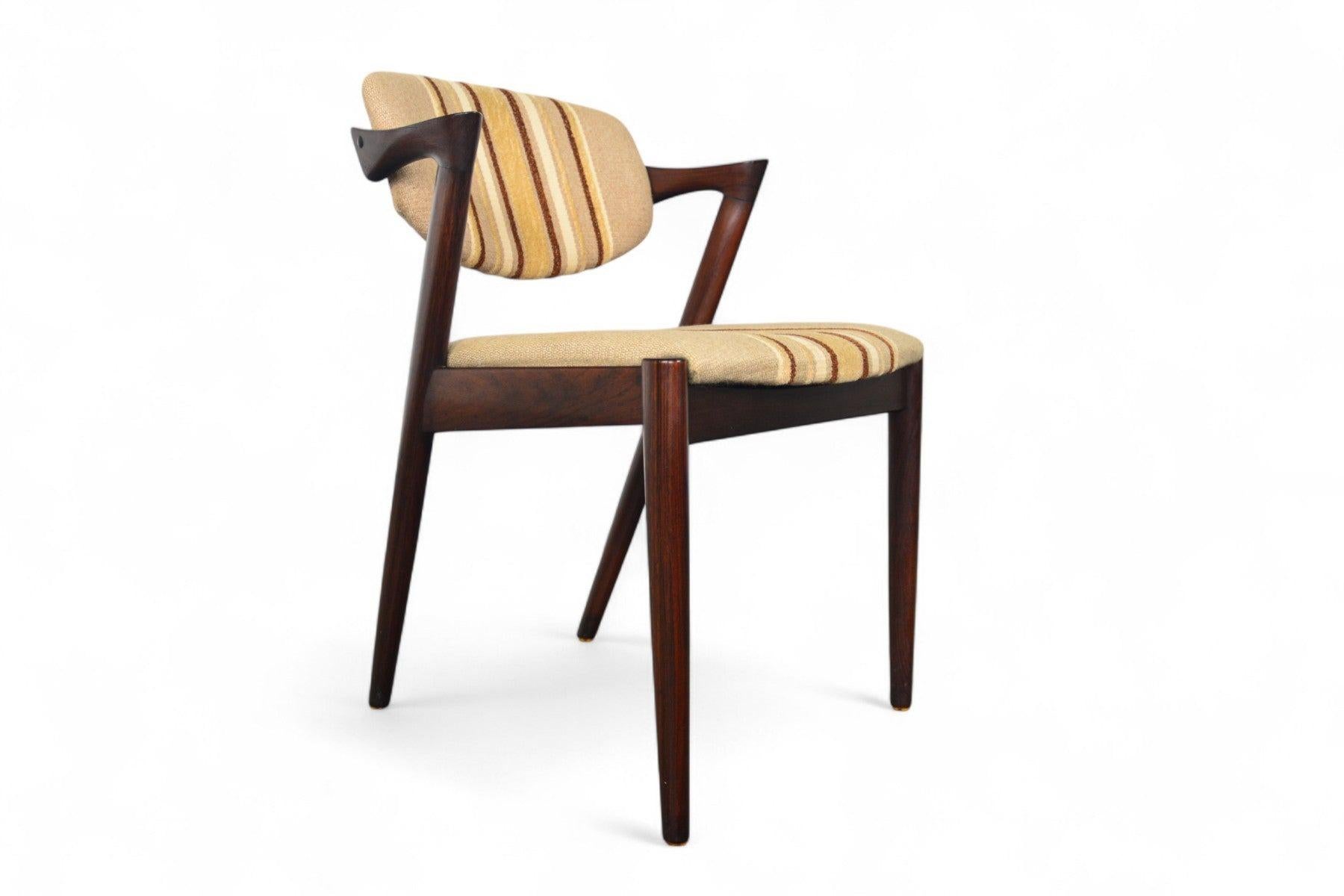 En espera - Juego de seis sillas de comedor Kai Kristiansen Modelo 42 en palisandro + raya en venta 1