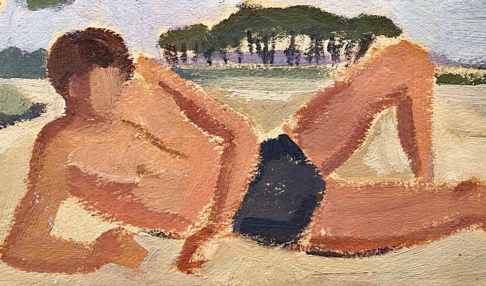 Charmante et pleine de lumière, cette gouache représentant un jeune homme en maillot de bain noir se prélassant sur une grande plage a été peinte par Louise Alix dans les années 1950.  Le teint rosé de l'homme, la voûte des arbres au loin et le ciel