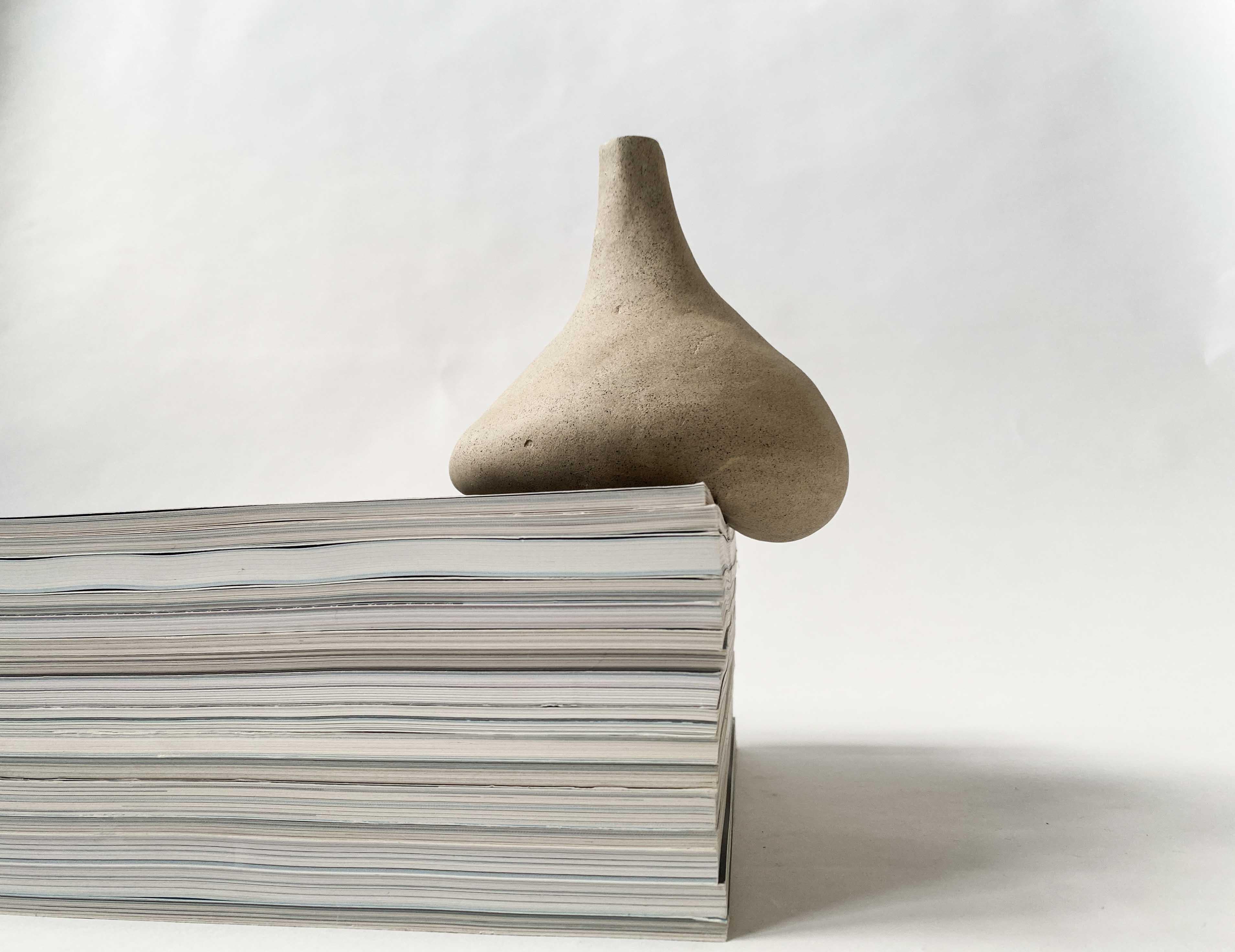 Jarrón de cerámica decorativo On The Edge V de Lillian Tørlen Noruego en venta