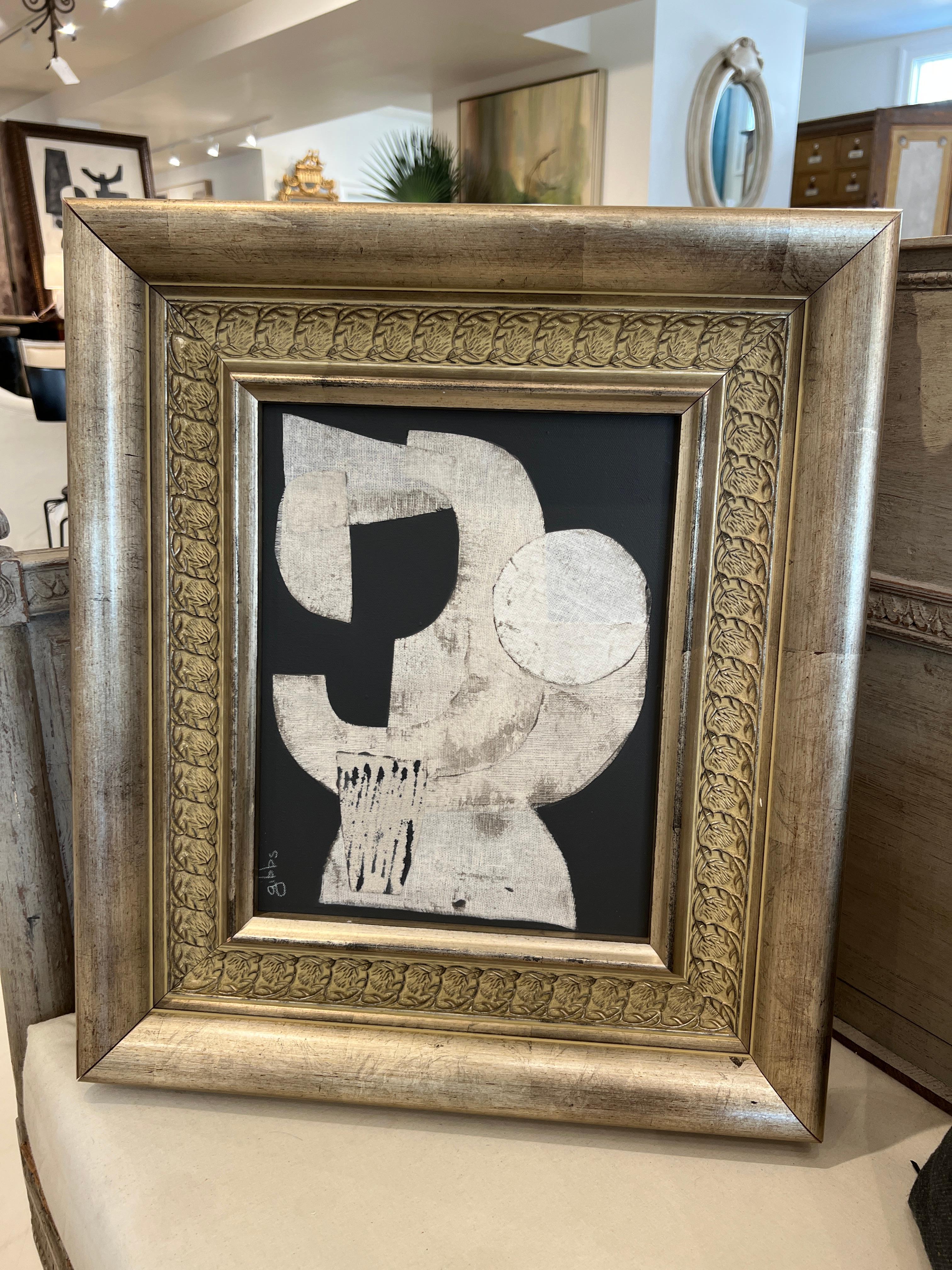 Jennifer Gibbs bezieht ihre künstlerische Inspiration vor allem aus der Meditation und der Natur. Ihr umfangreiches Werk reicht von abstraktem Expressionismus über zarte Botanicals bis hin zu ihren mit Kohle gezeichneten Damenserien und