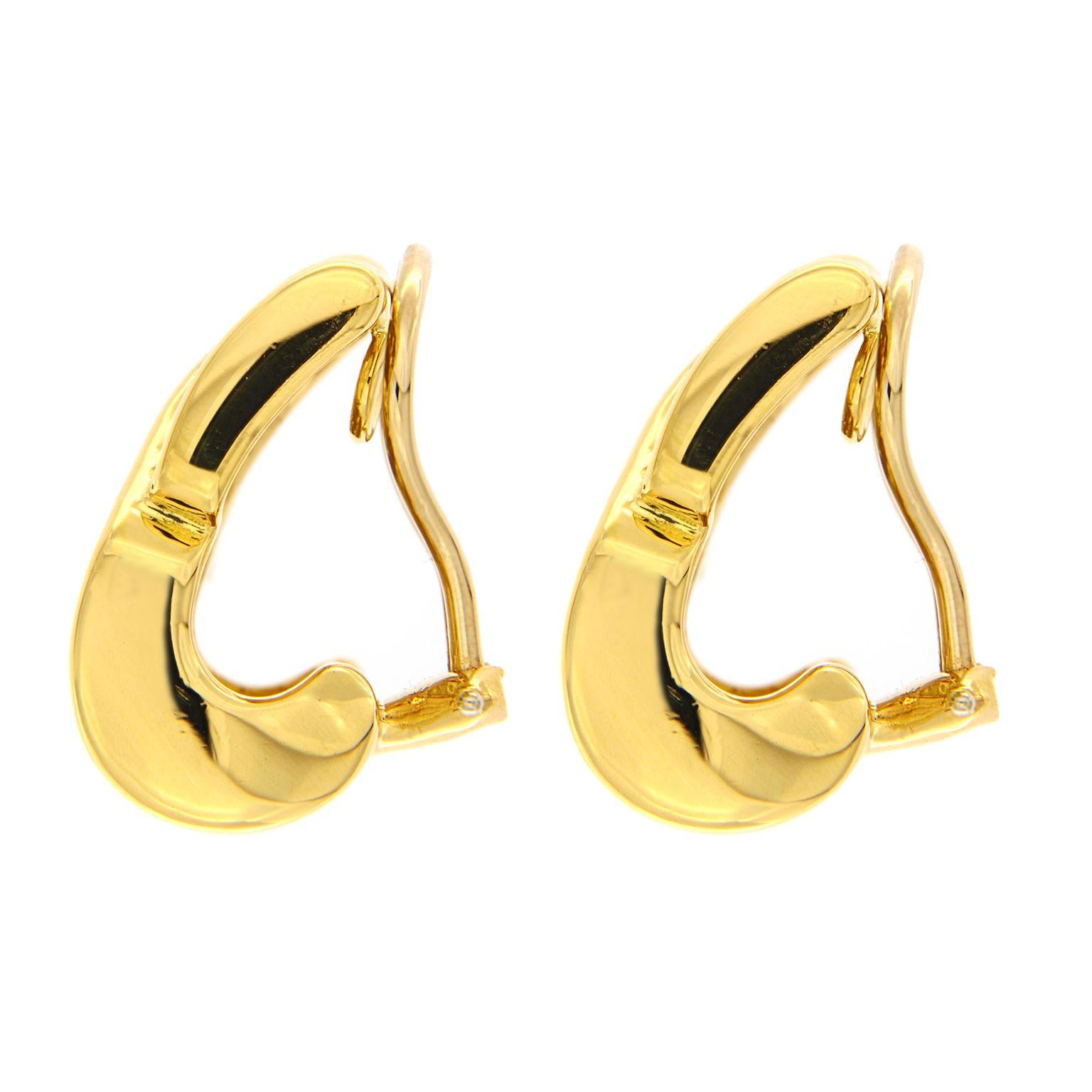 On The Town Gold Earrings In New Condition In New York, NY