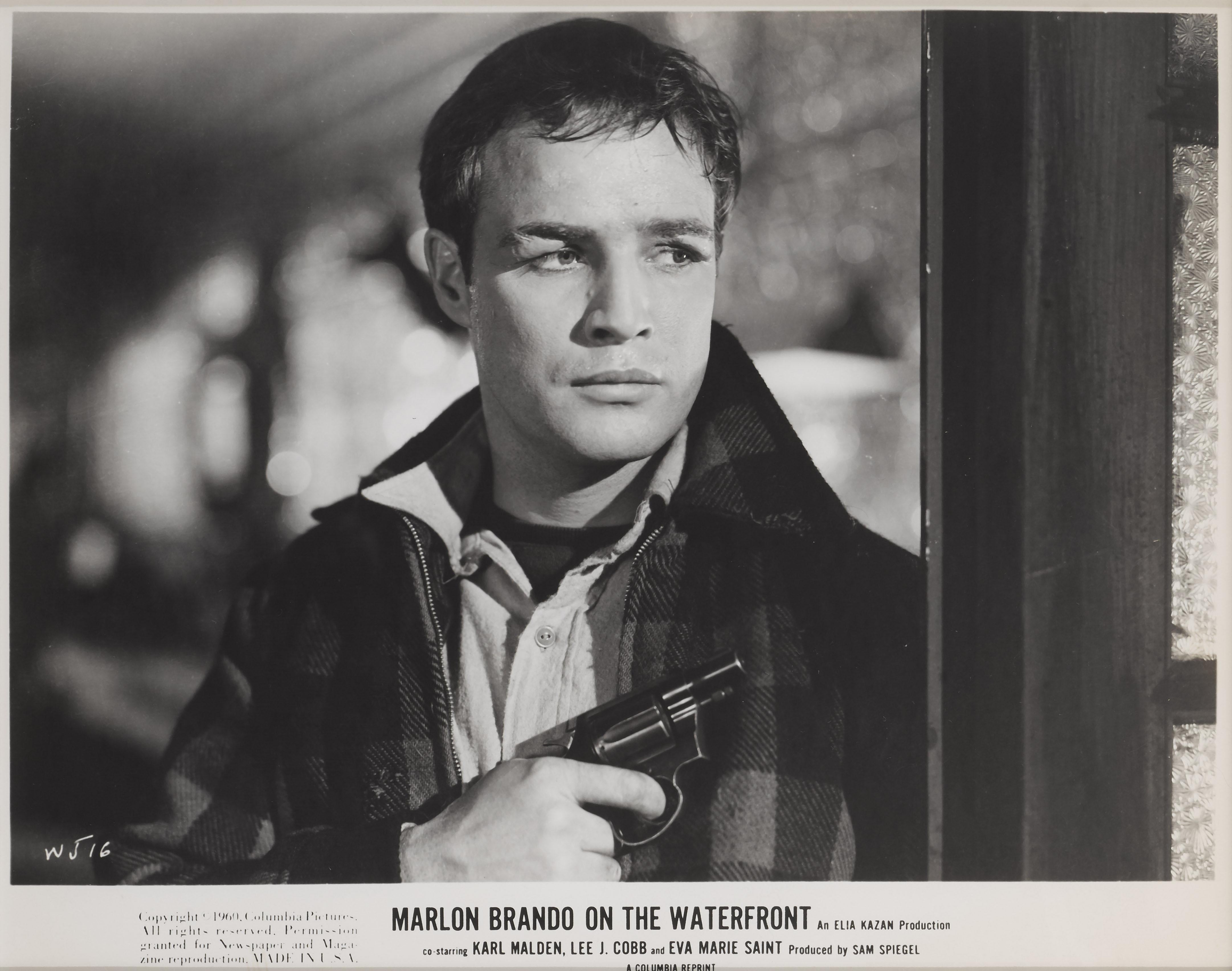 Fotograma original de producción estadounidense.
Por el drama clásico de 1954 On the Waterfront. La película estaba protagonizada por Marlon Brando, Karl Malden y Lee J Cobb. Guinness. Esta película fue dirigida por Elia Kazan.

Esta pieza está