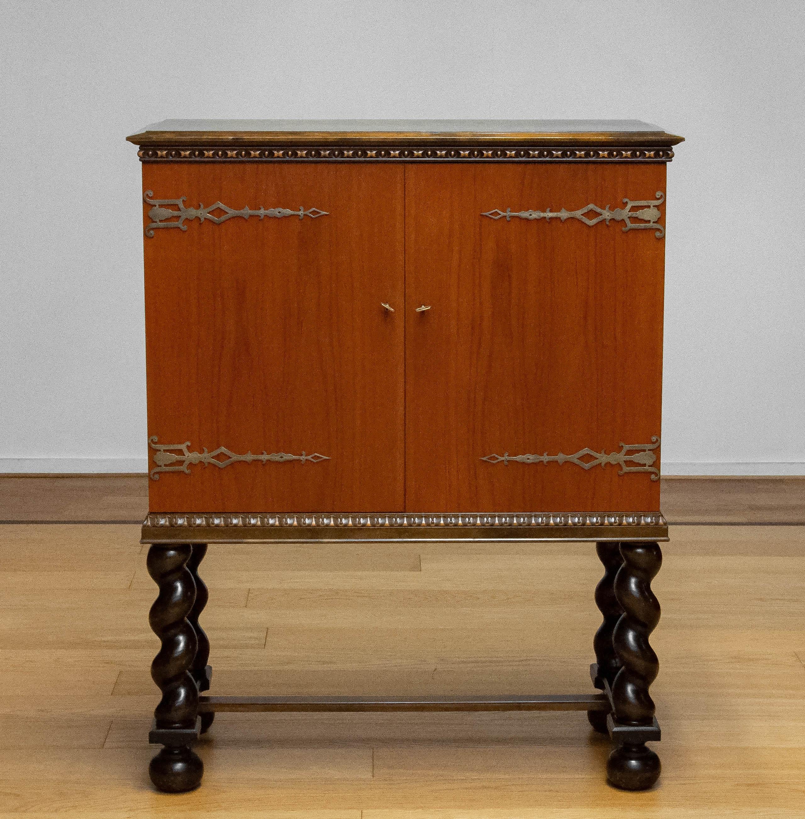 Scandinavian Modern Dry-bar / Cabinet In The Style Of Axel Einar Hjorth For Nordiska Sweden 1940s For Sale